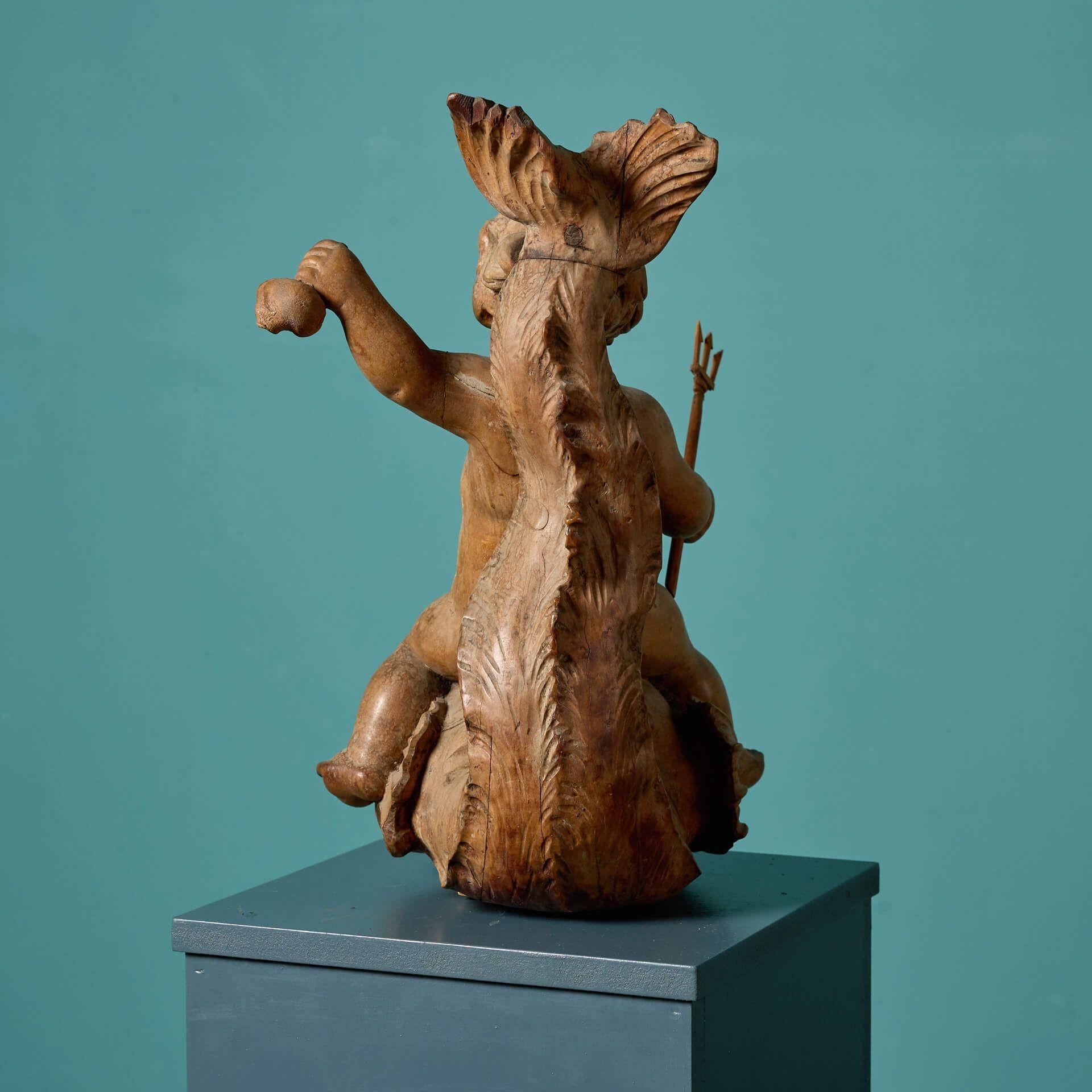 Antiker neoklassischer geschnitzter Cherub und Delphin im Zustand „Relativ gut“ im Angebot in Wormelow, Herefordshire