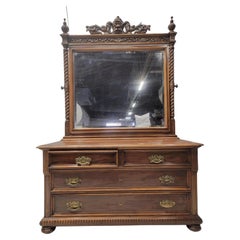 Antiquité - Commode néoclassique à miroir biseauté et à facettes sculptées Northwind Face Barley-Twist