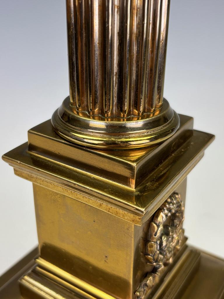 Lampe à huile ancienne à colonne corinthienne néoclassique de Hinks Emley & Sons en vente 7