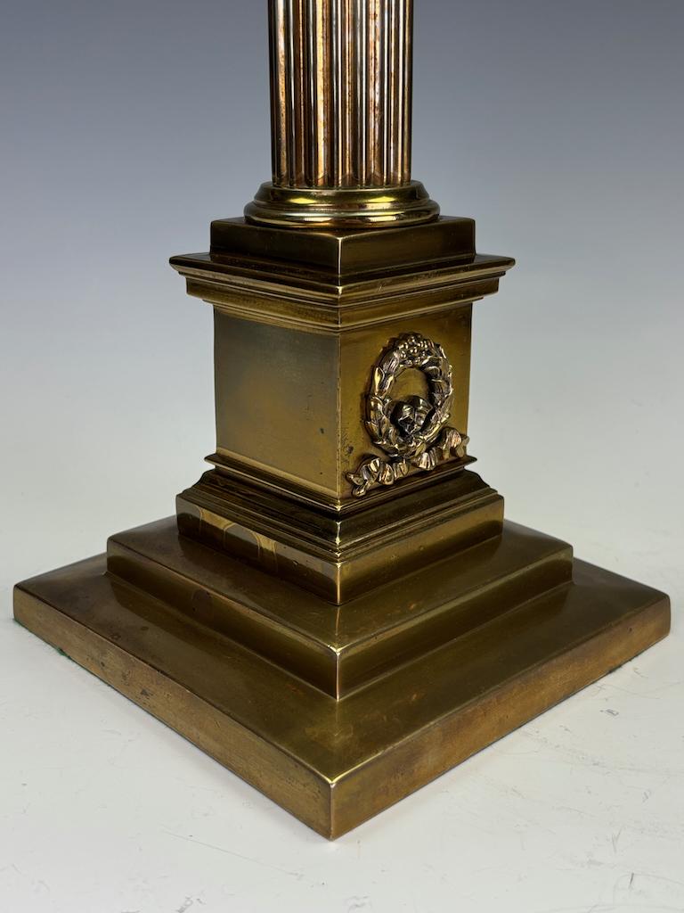 Lampe à huile ancienne à colonne corinthienne néoclassique de Hinks Emley & Sons en vente 12
