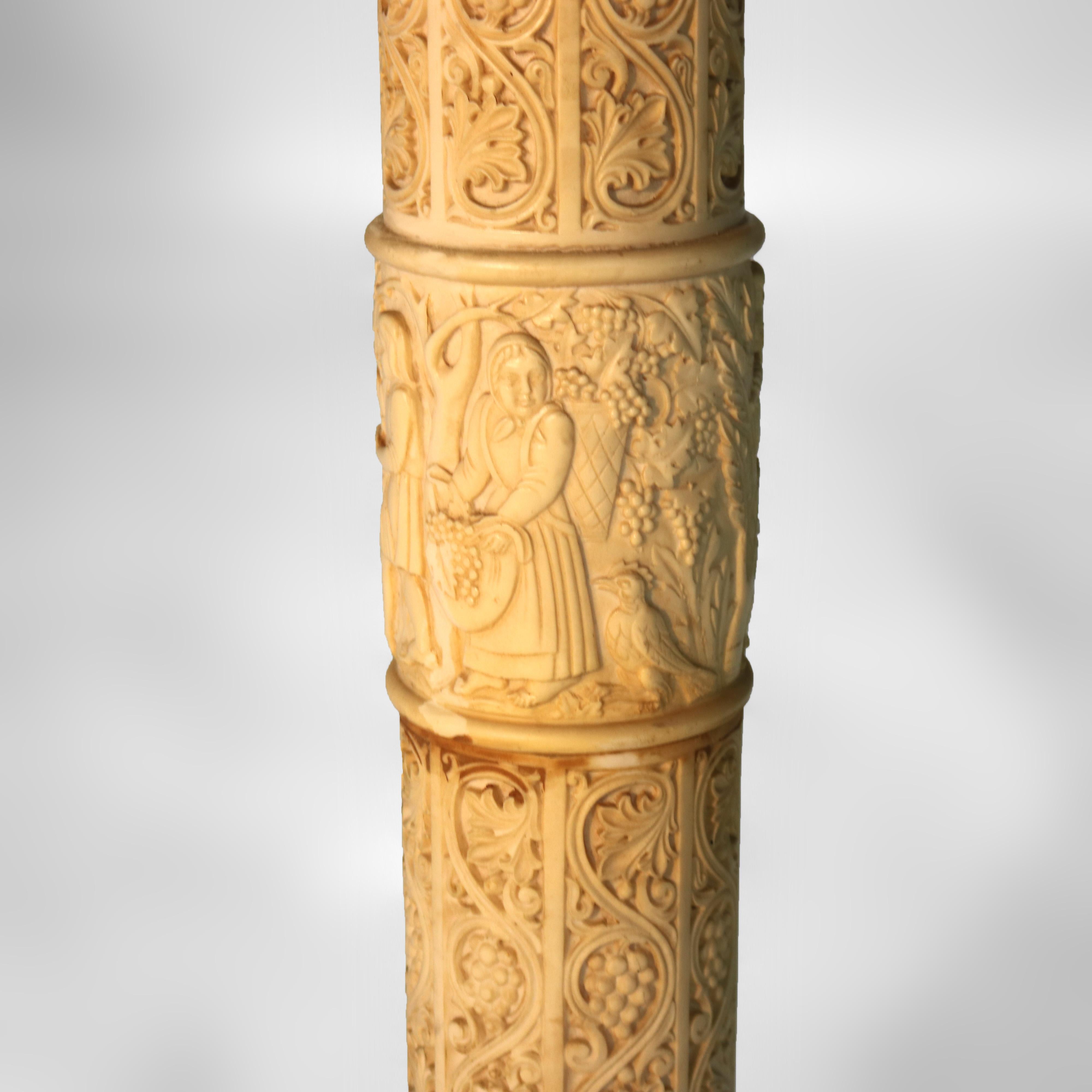 Resina Antico supporto per scultura di scene di genere in stile neoclassico corinzio, resina, C1930 in vendita