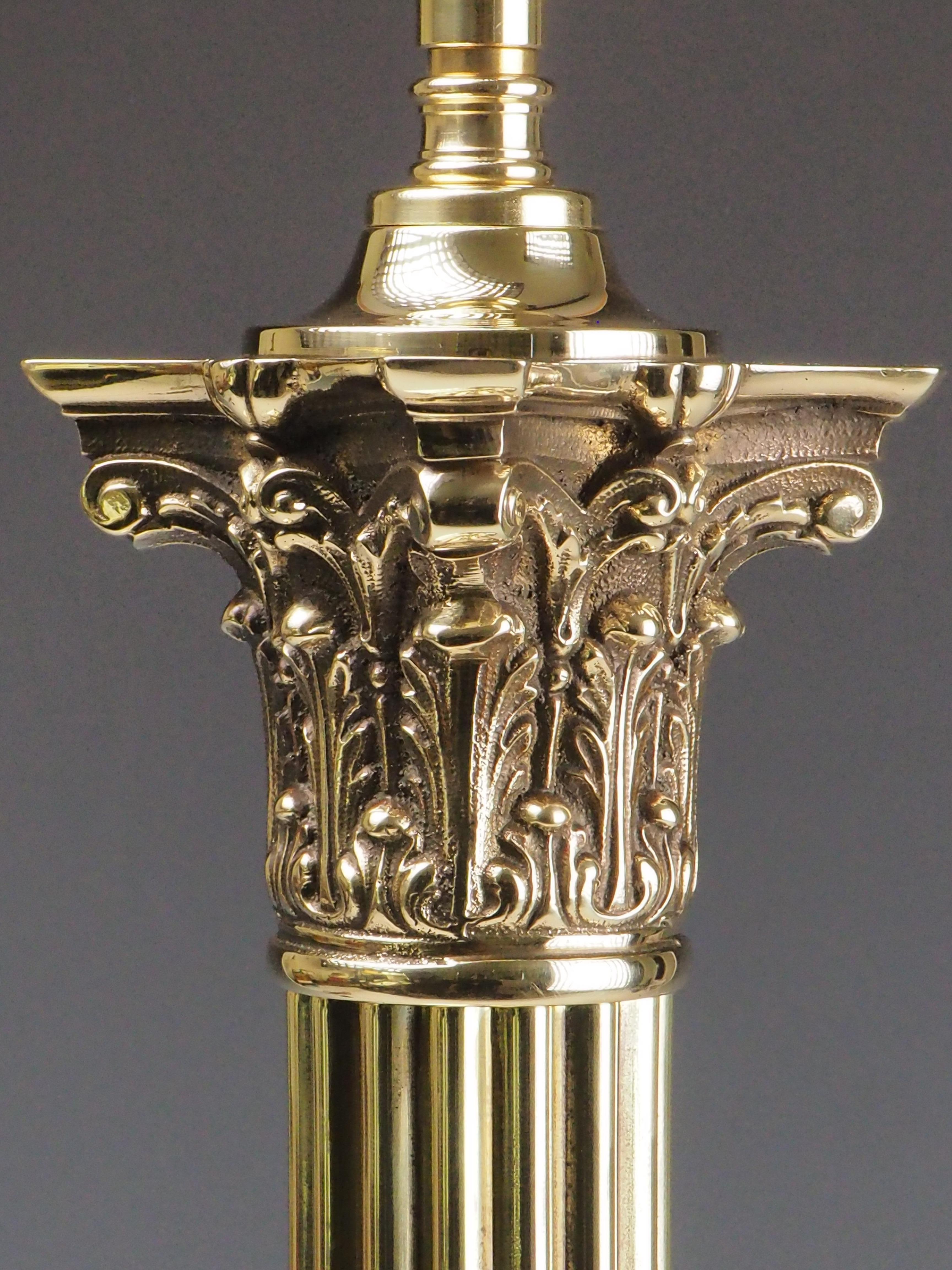XIXe siècle Lampe à poser néoclassique corinthienne ancienne en vente