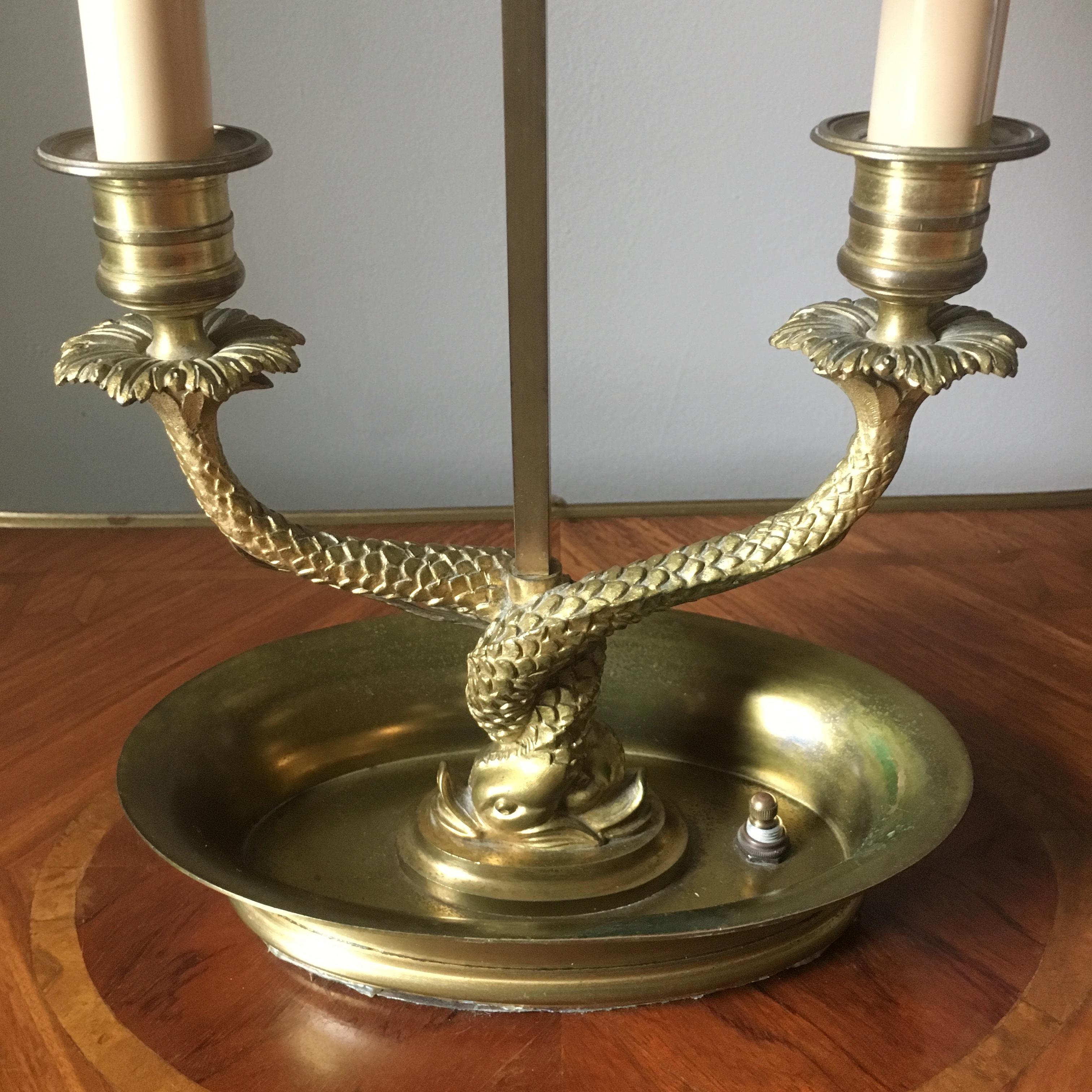 Antique Neoclassical Double Dolphin Brass Bouillotte Lamp With Tole Shade In Good Condition For Sale In Elkhart, IN