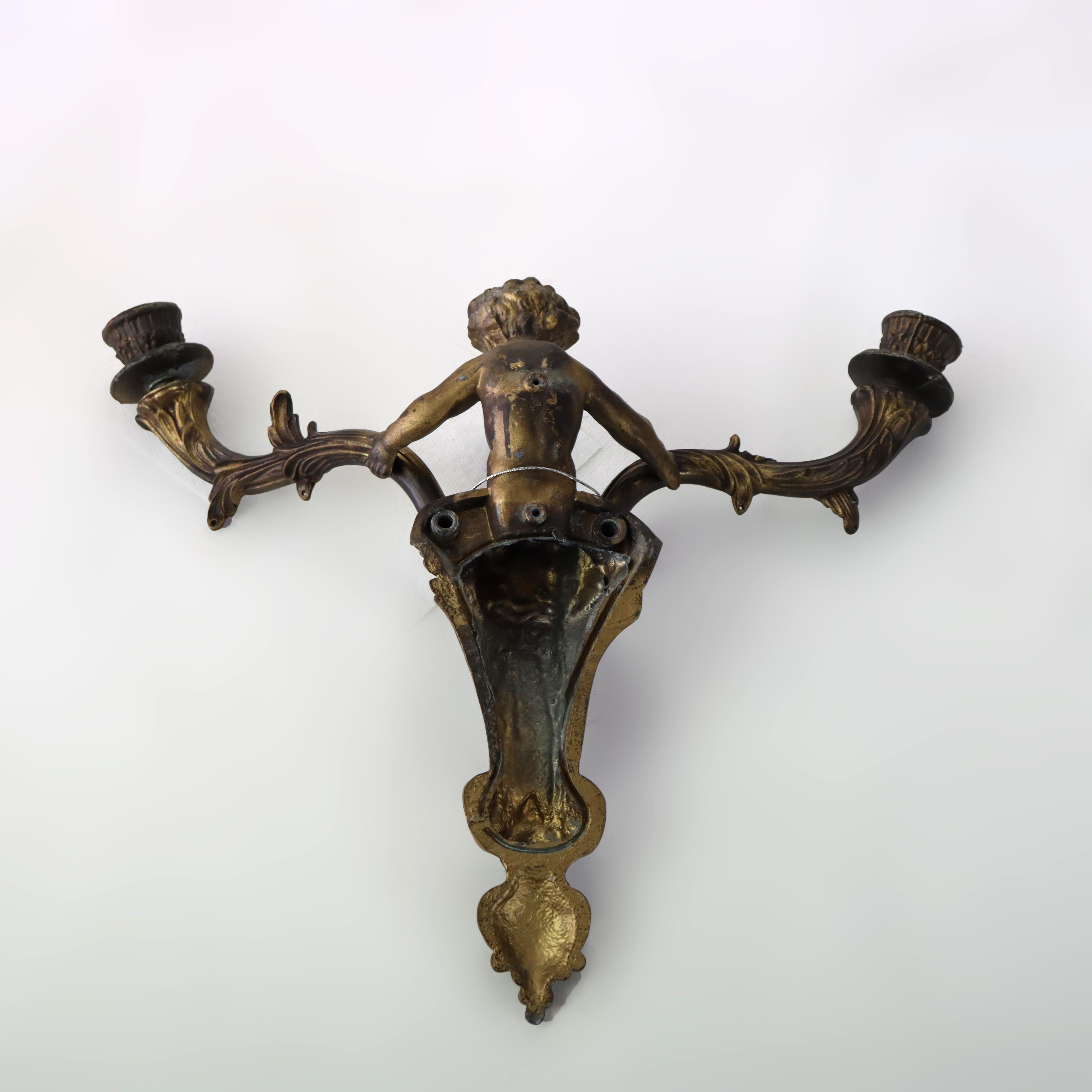 Ancienne applique murale néoclassique à deux lumières en bronze avec chérubin figuratif, C1920 en vente 3