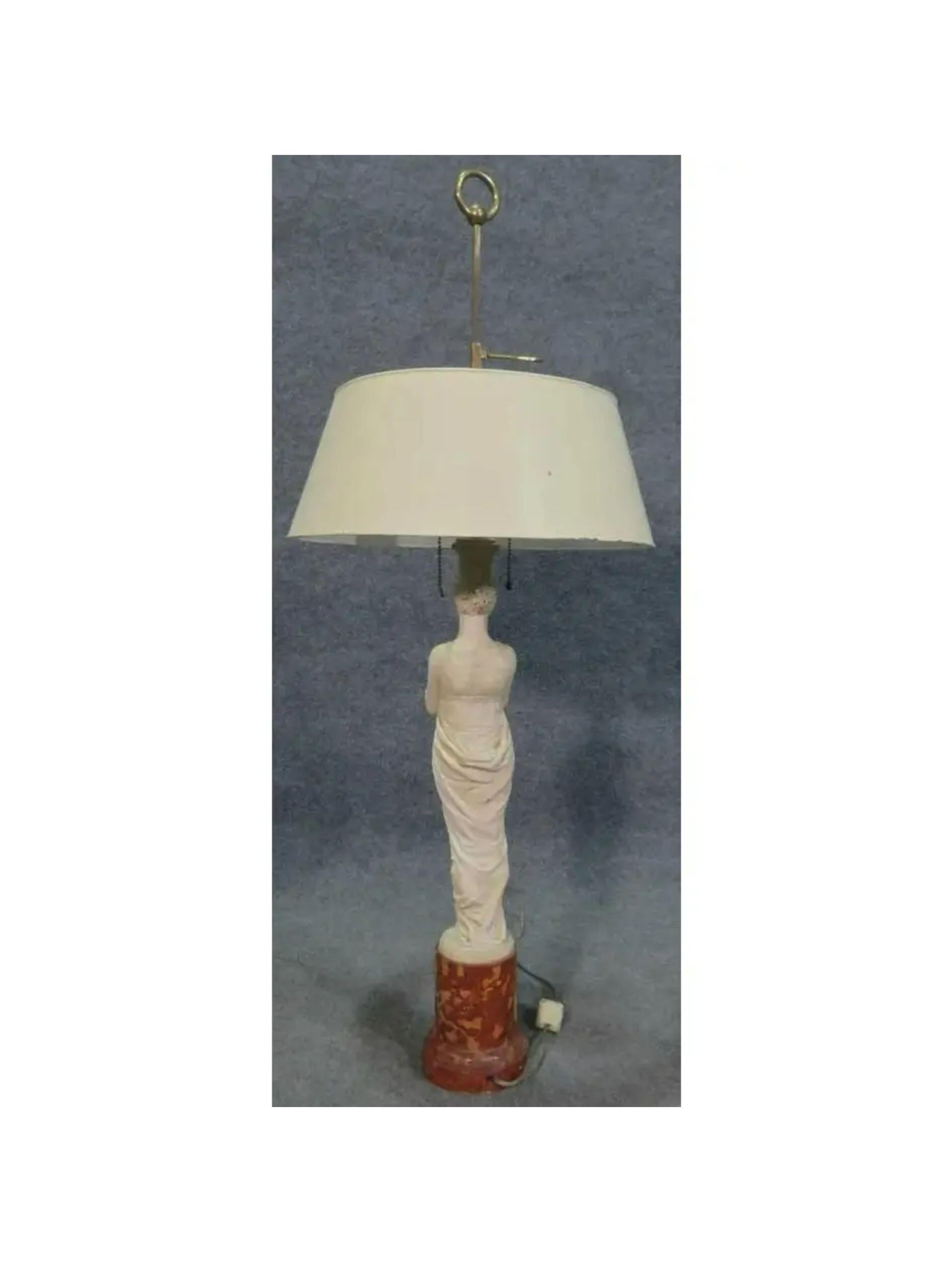 Antike neoklassizistische figurale Marmorlampe mit Tole-Bouillotte-Schirm im Angebot 1