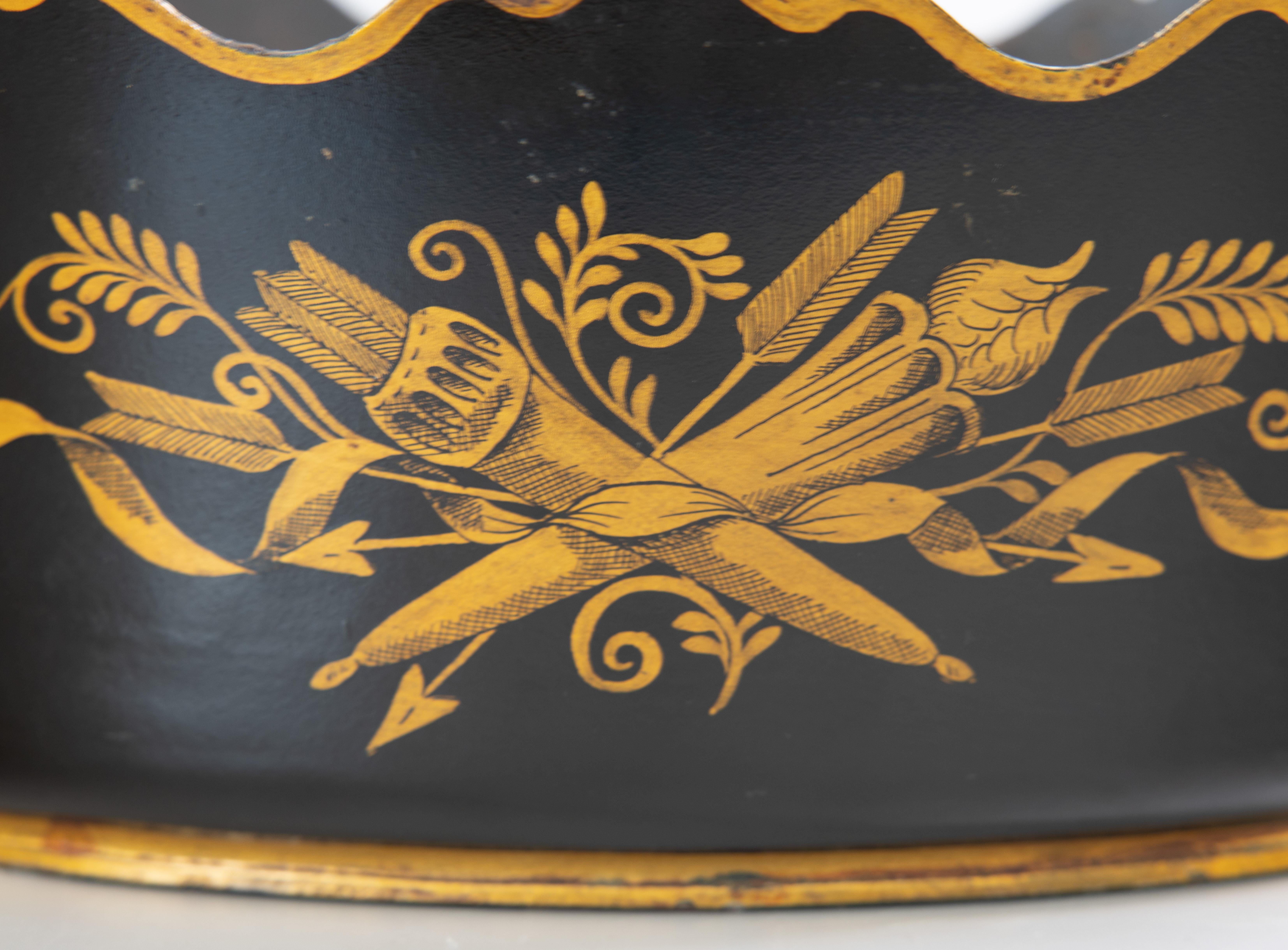 Antique Neoclassical French Black and Gilt Tole Jardiniere Cache Pot In Good Condition In Pearland, TX