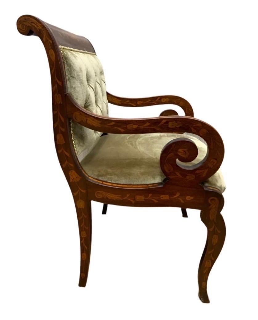 Fauteuil à bras marqueté à volutes néoclassique ancien Fauteuil de bureau nouvellement retapissé en vente 4