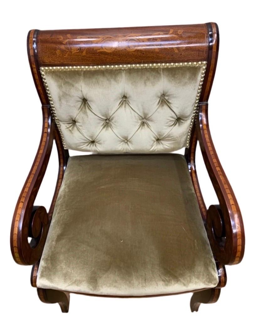Fauteuil à bras marqueté à volutes néoclassique ancien Fauteuil de bureau nouvellement retapissé en vente 5