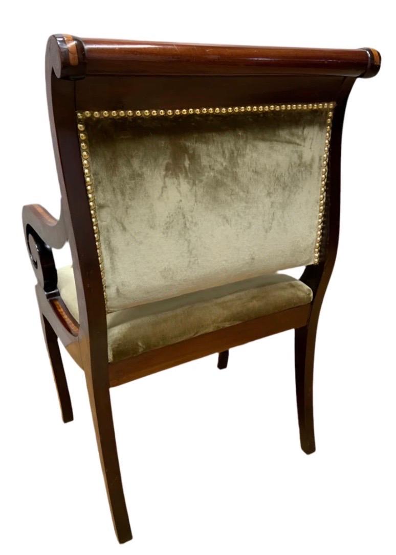 Fauteuil à bras marqueté à volutes néoclassique ancien Fauteuil de bureau nouvellement retapissé en vente 6