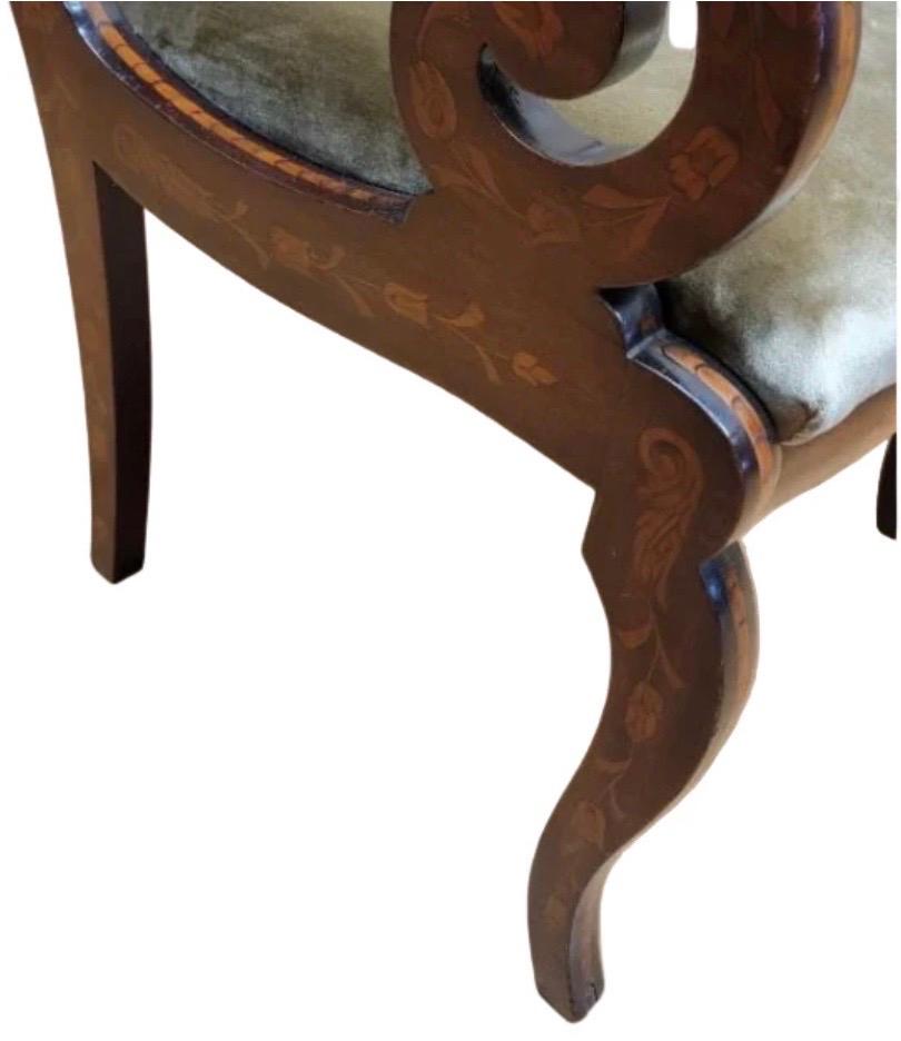 Américain Fauteuil à bras marqueté à volutes néoclassique ancien Fauteuil de bureau nouvellement retapissé en vente