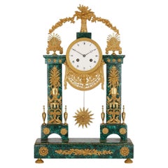 Horloge néoclassique Louis XVI ancienne en bronze doré et malachite