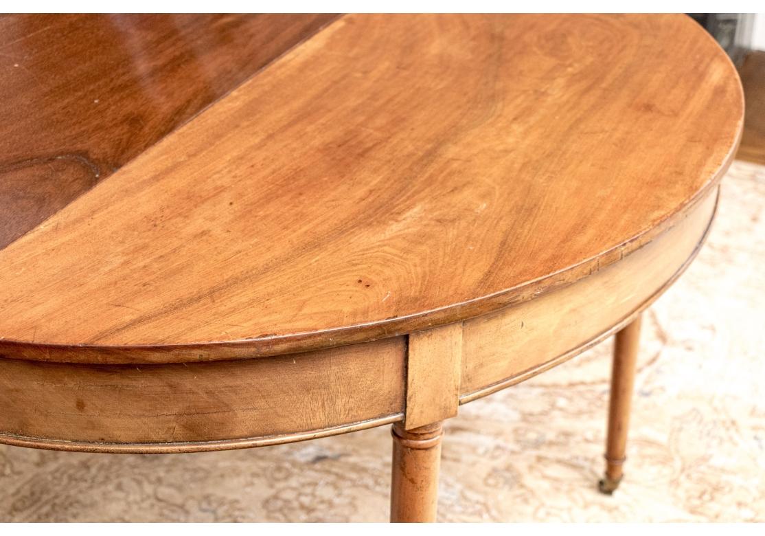 Antique Neoclassical Mahogany Extendable Dining Table for Restoration In Distressed Condition For Sale In Bridgeport, CT