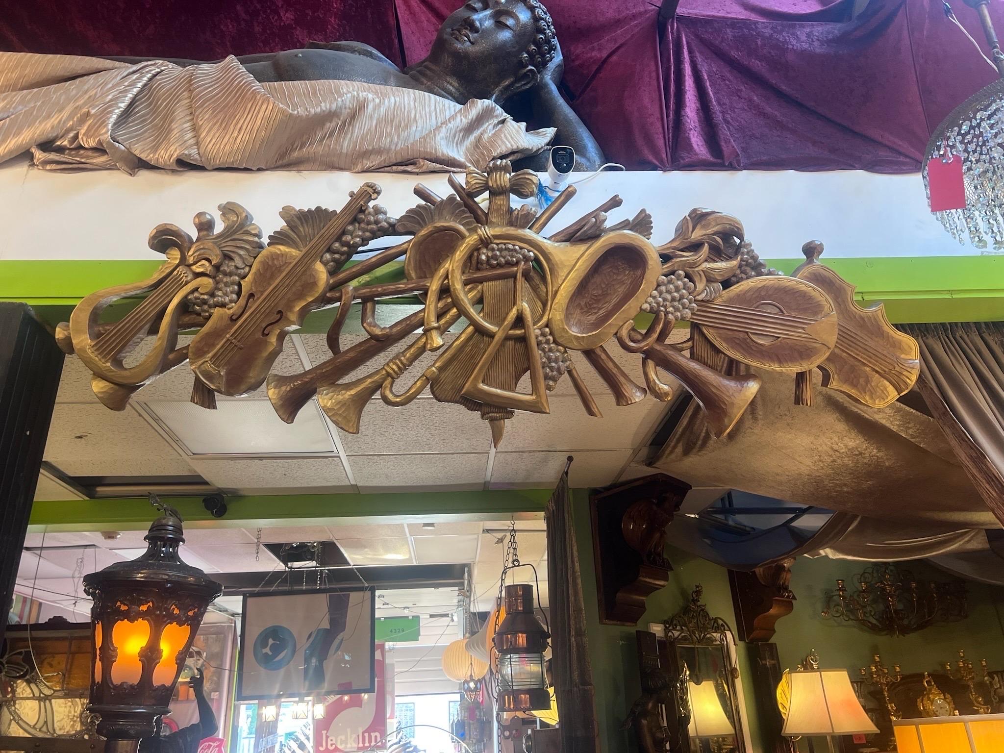 Antique Neoclassical Musical Carved Wall Hanging Plaque

This exquisite large antique neoclassical wall-hanging plaque showcases intricate carvings of musical instruments. Crafted with meticulous attention to detail, it serves as a stunning