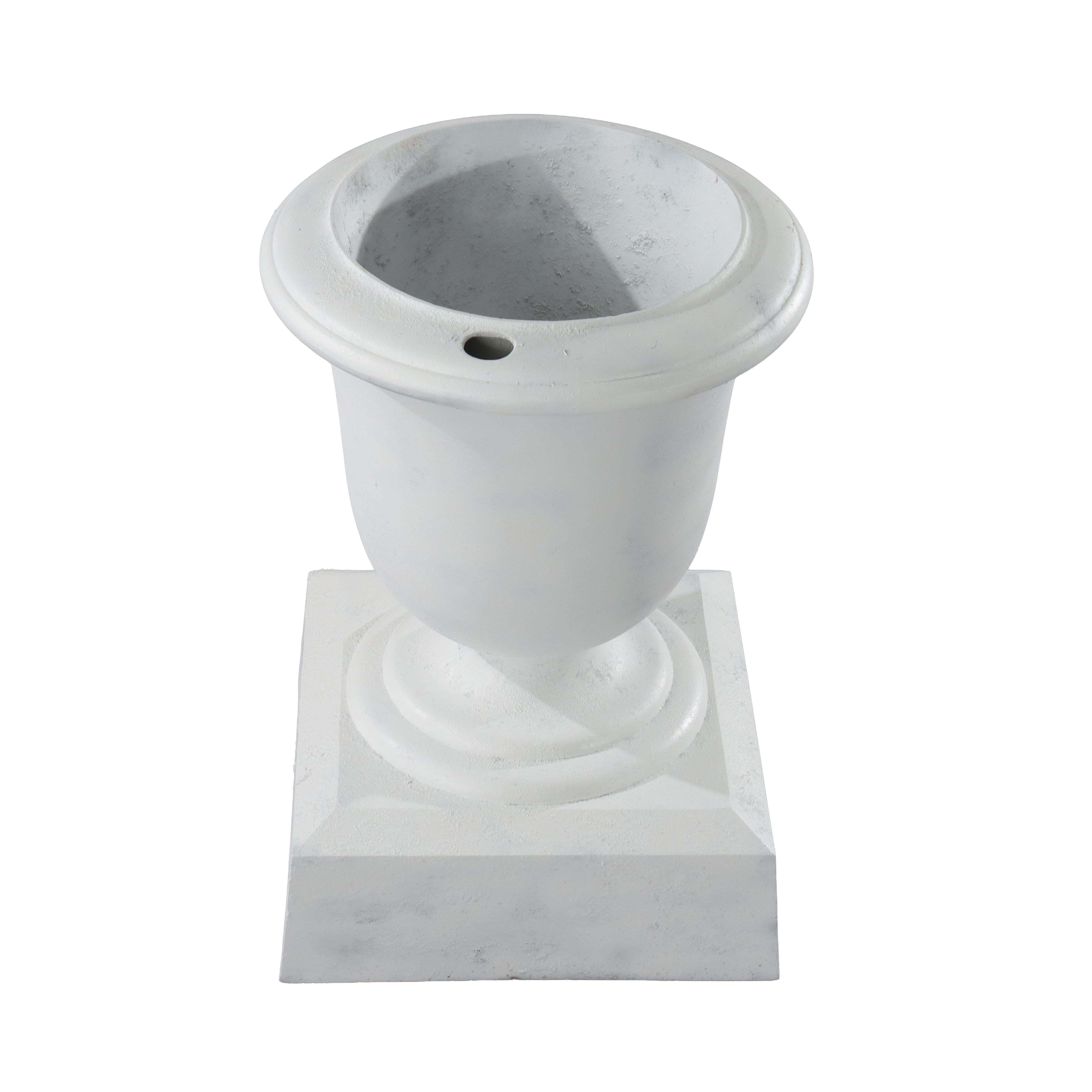 Fer Urne de jardin ancienne en fonte peinte néoclassique C1890 en vente