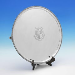 Antikes neoklassizistisches Paar großer Sterlingsilber-Serviergeschirr-Paar - London 1784