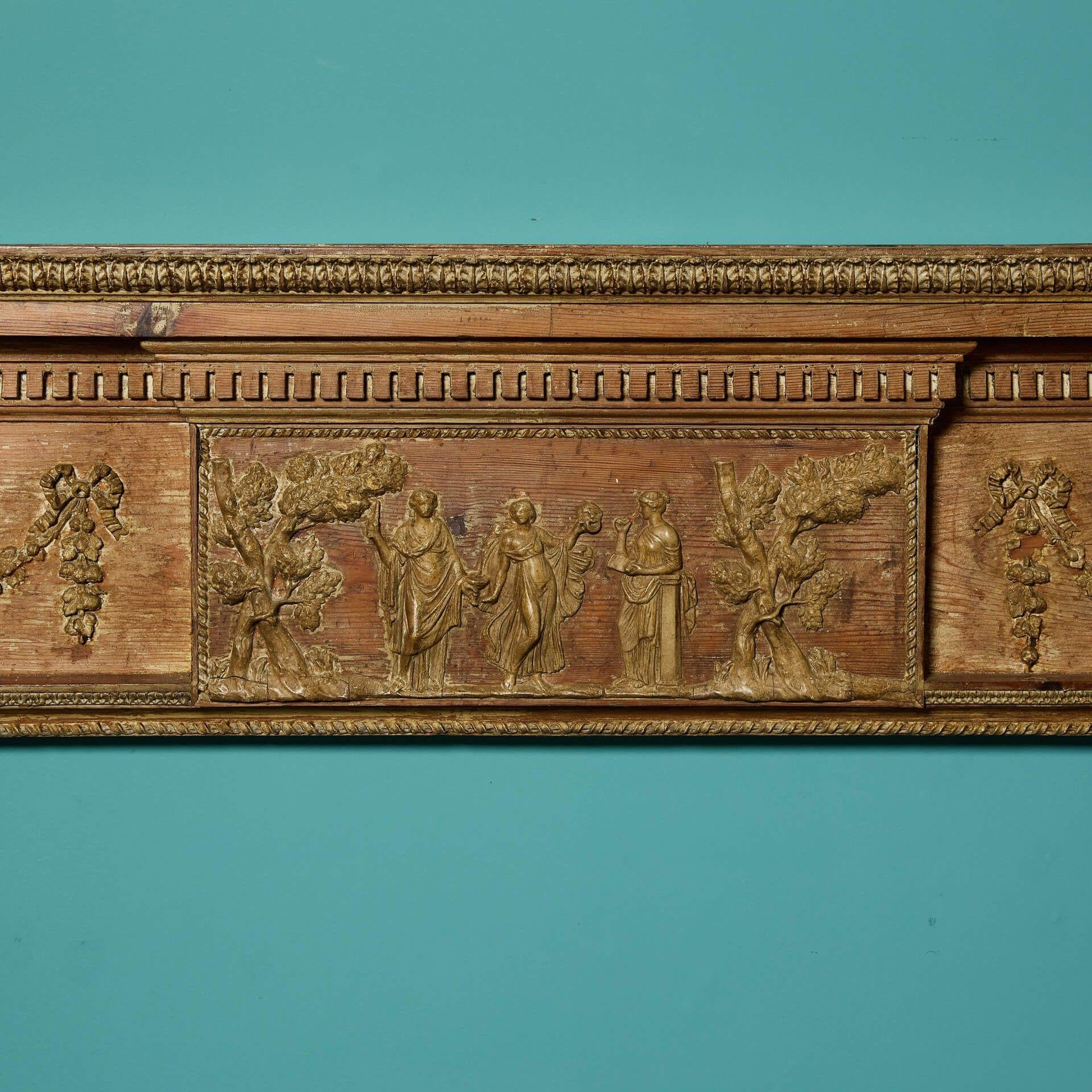 Georgien Cheminée néoclassique ancienne en pin en vente