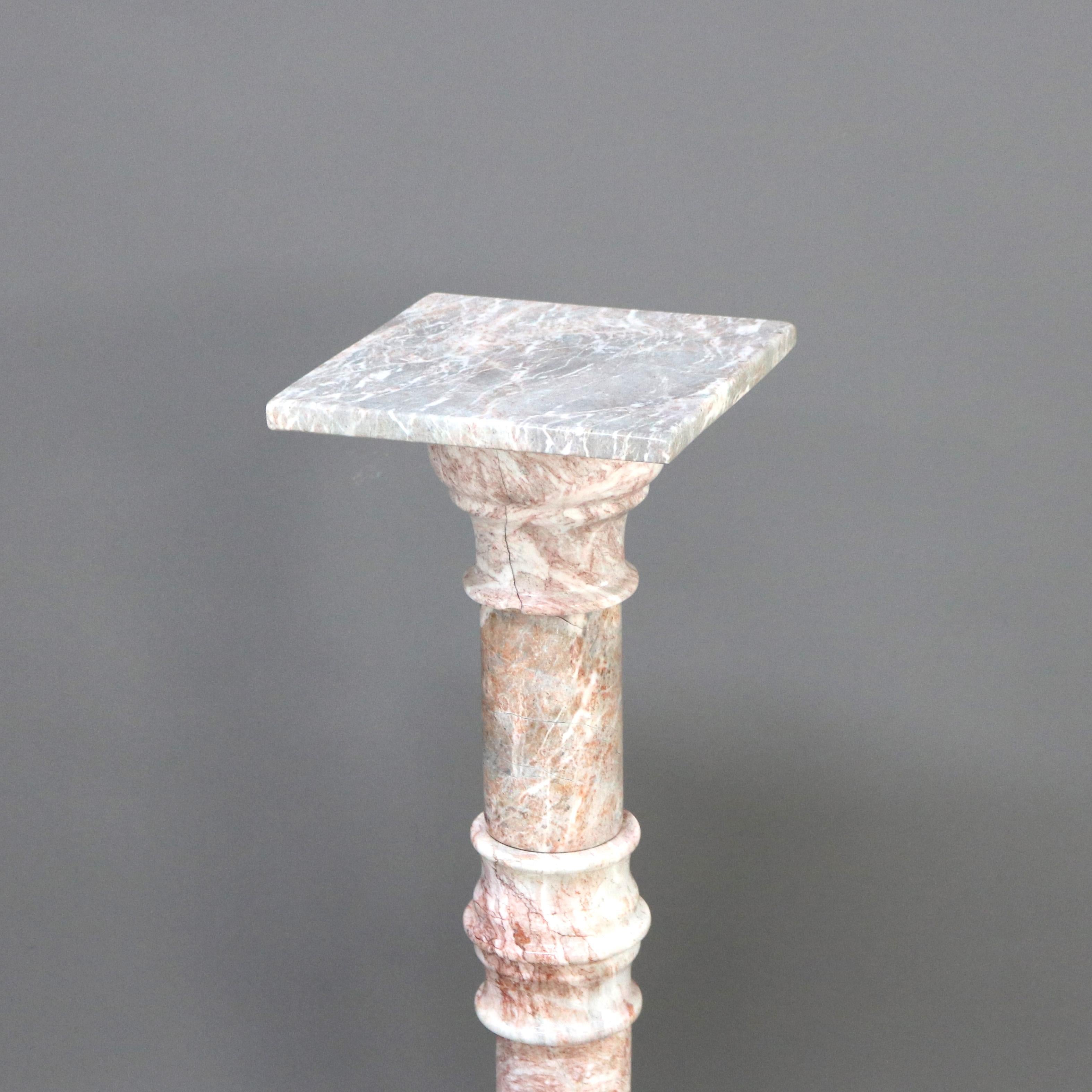 Pedestal neoclásico antiguo de mármol rojizo con escultura dórica C1920 en Bueno Estado en Big Flats, NY