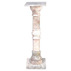Pedestal neoclásico antiguo de mármol rojizo con escultura dórica C1920