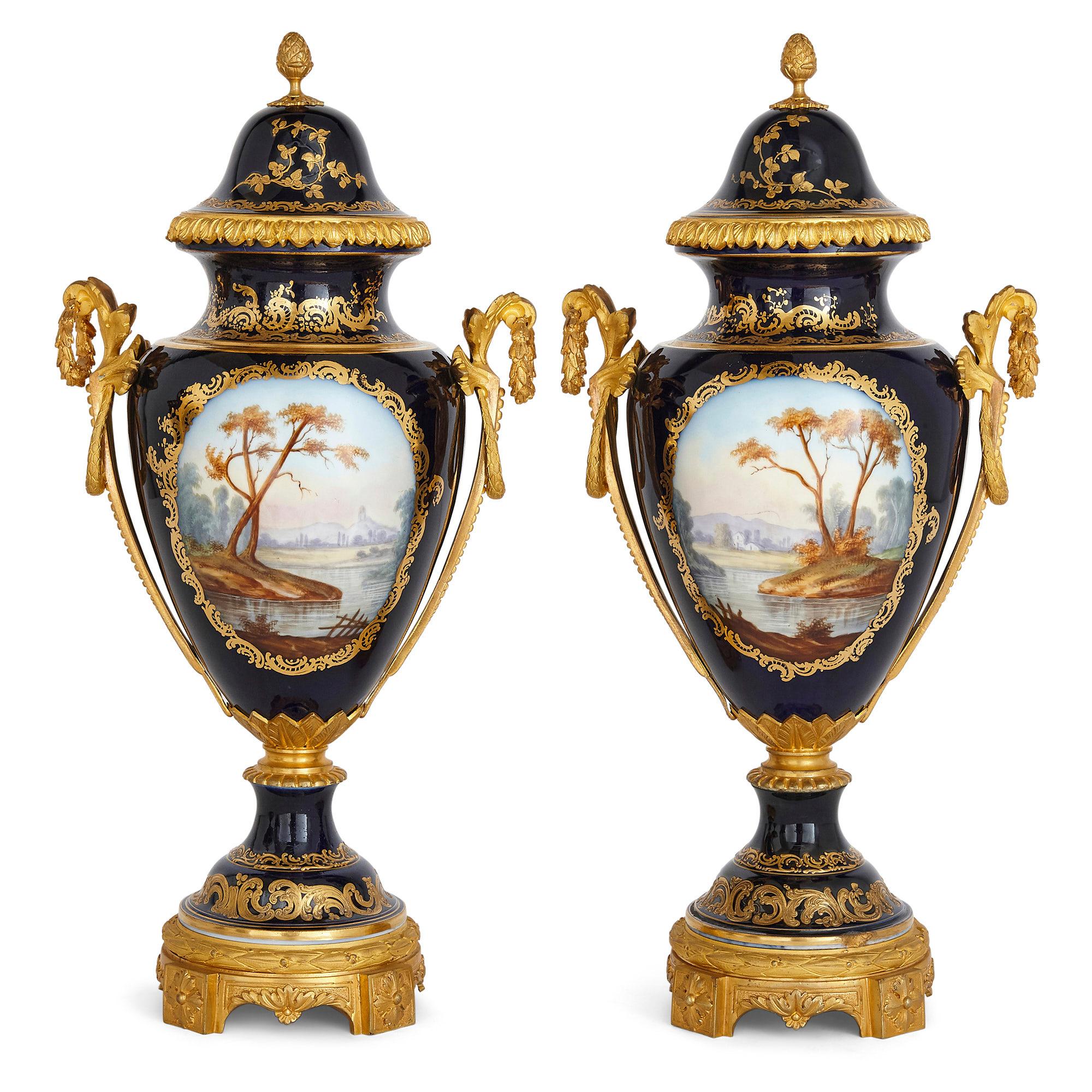 Antike neoklassische Sèvres Stil Porzellan und vergoldete Bronze Jardinière und Vasen im Zustand „Gut“ im Angebot in London, GB
