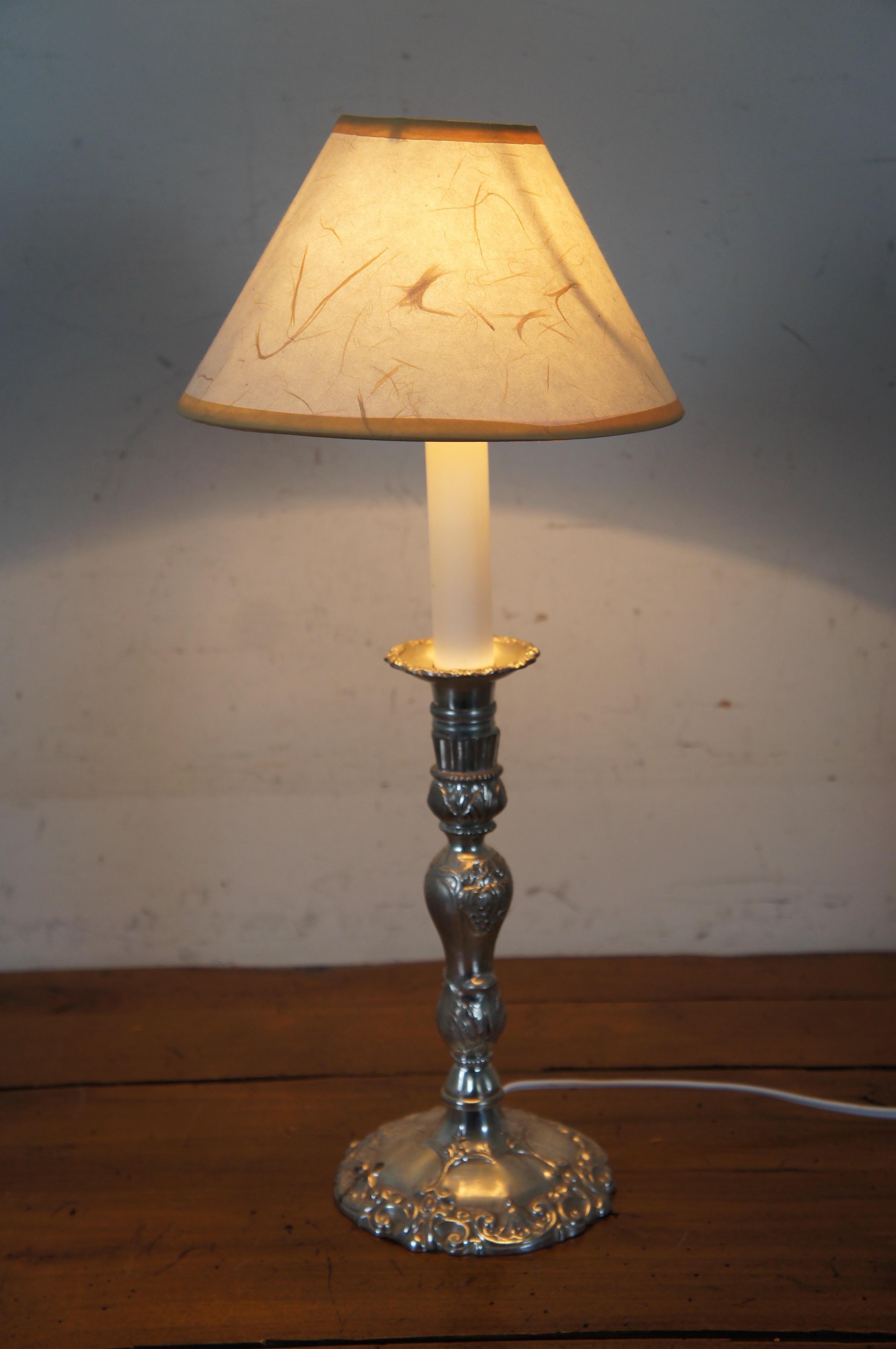 Antike neoklassische Silberplatte umgewandelt Kerzenständer Buffet Tischlampe Licht im Angebot 4