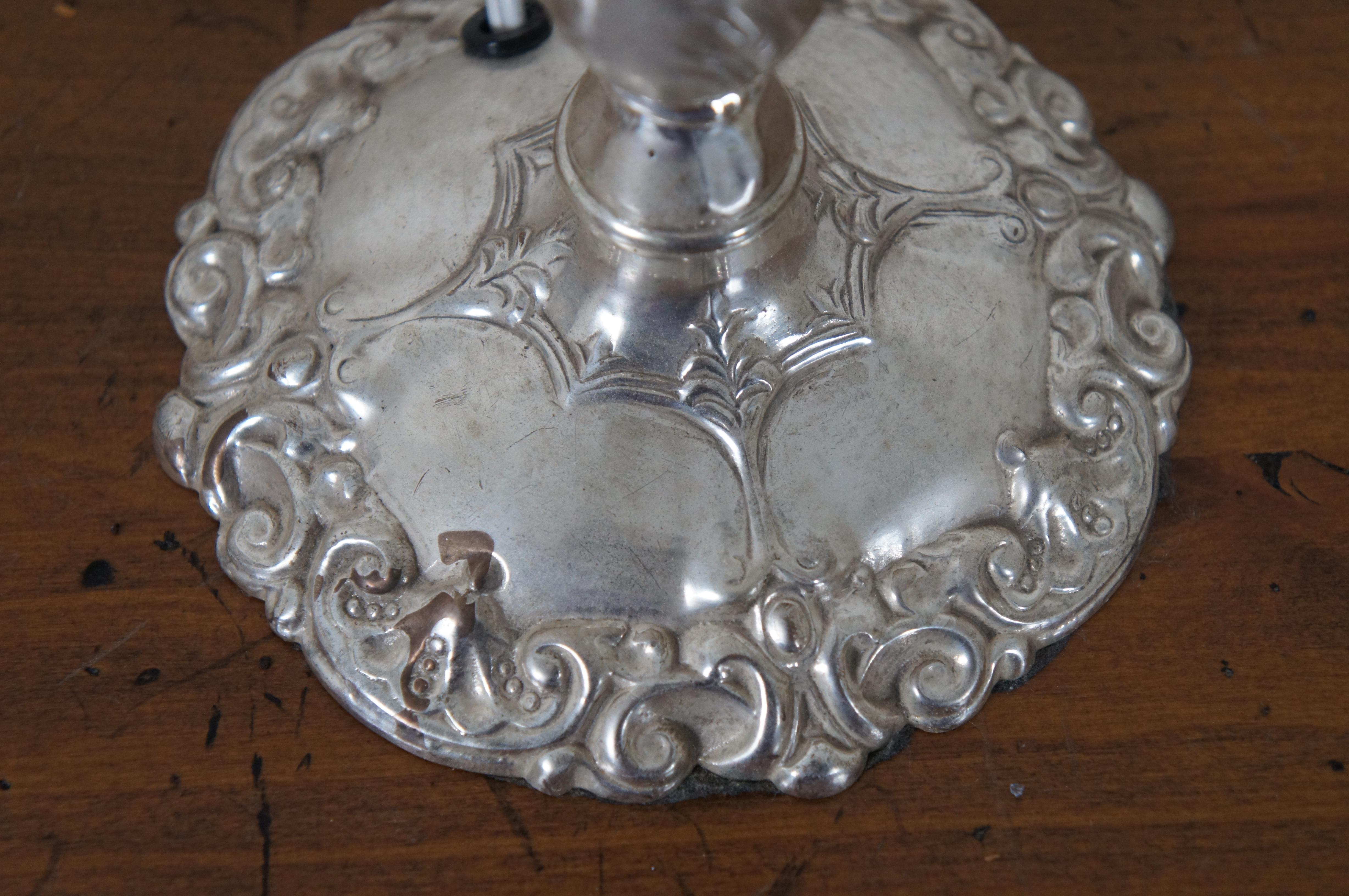 Antike neoklassische Silberplatte umgewandelt Kerzenständer Buffet Tischlampe Licht (20. Jahrhundert) im Angebot