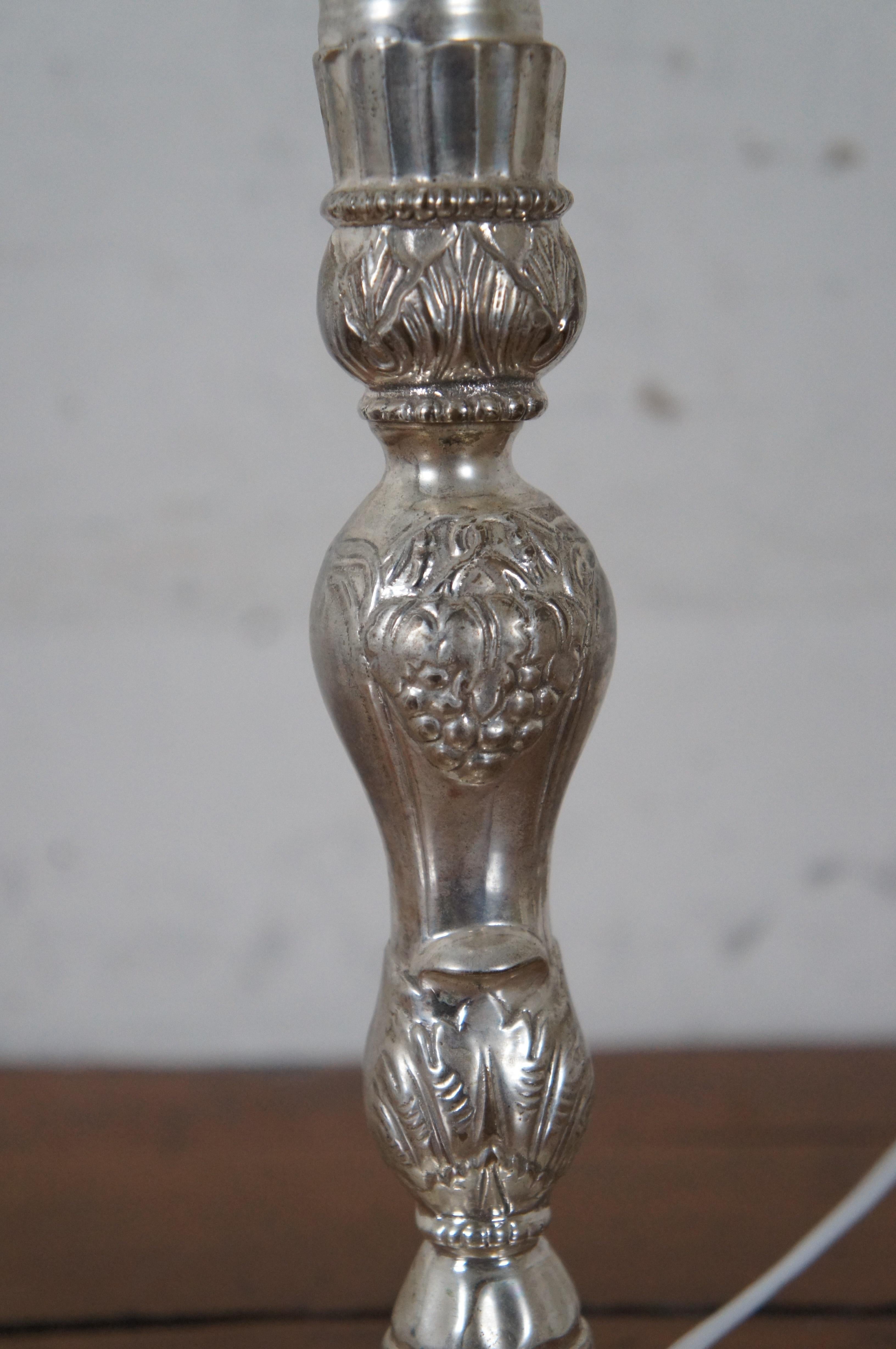 Antike neoklassische Silberplatte umgewandelt Kerzenständer Buffet Tischlampe Licht (Metall) im Angebot