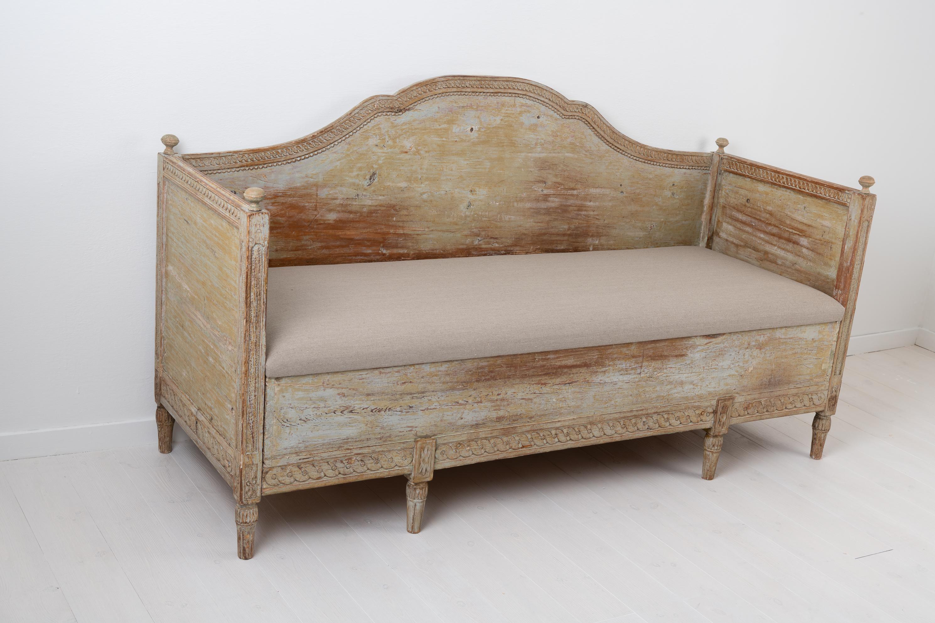 Antique Neoclassical Sofa from Northern Sweden In Good Condition In Kramfors, SE
