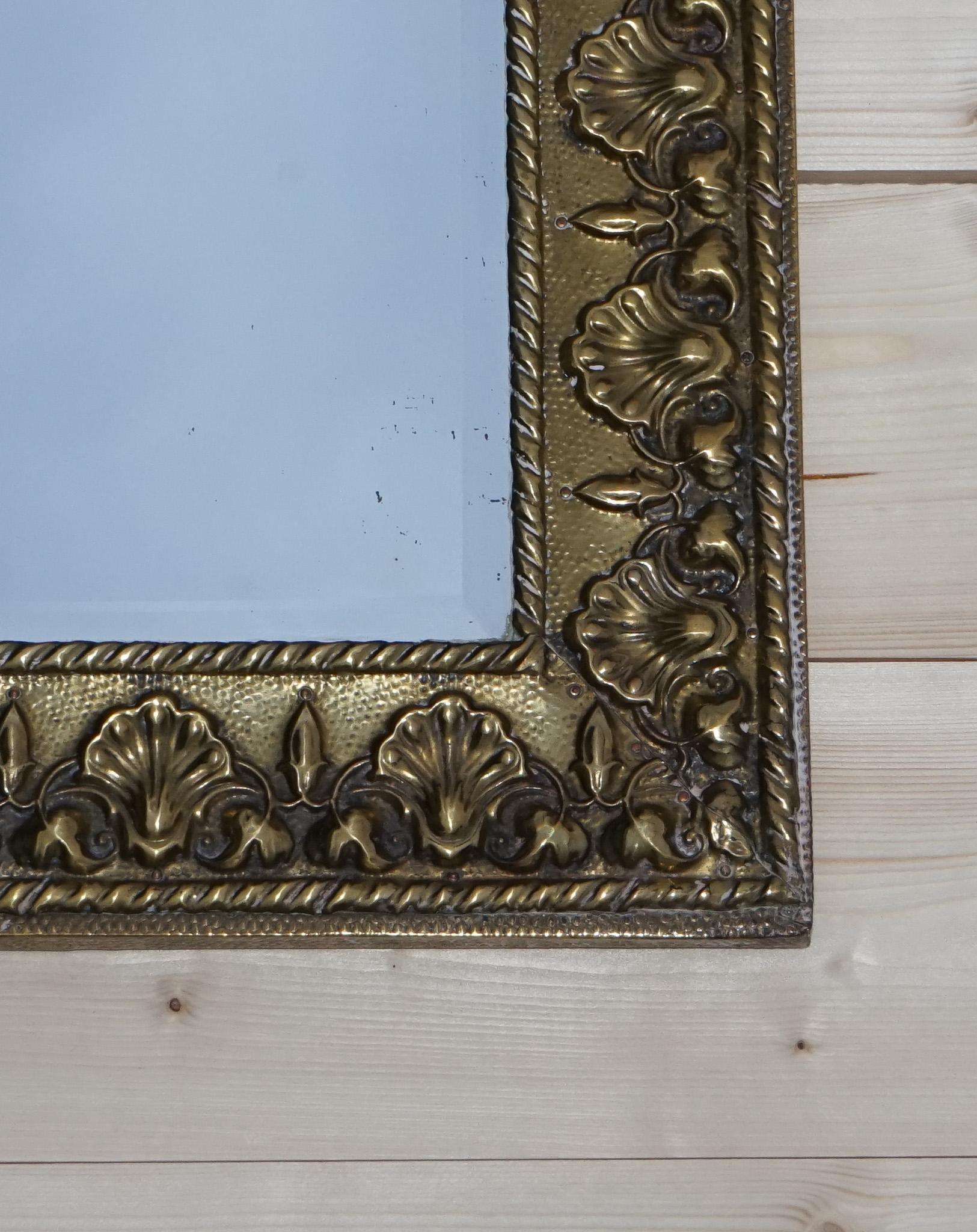 ANTIQUE NEOCLASSiCAL STYLE BRASS SHELLS & BLEEDING HEARTS BEVELLED MIRROR In Good Condition For Sale In Pulborough, GB