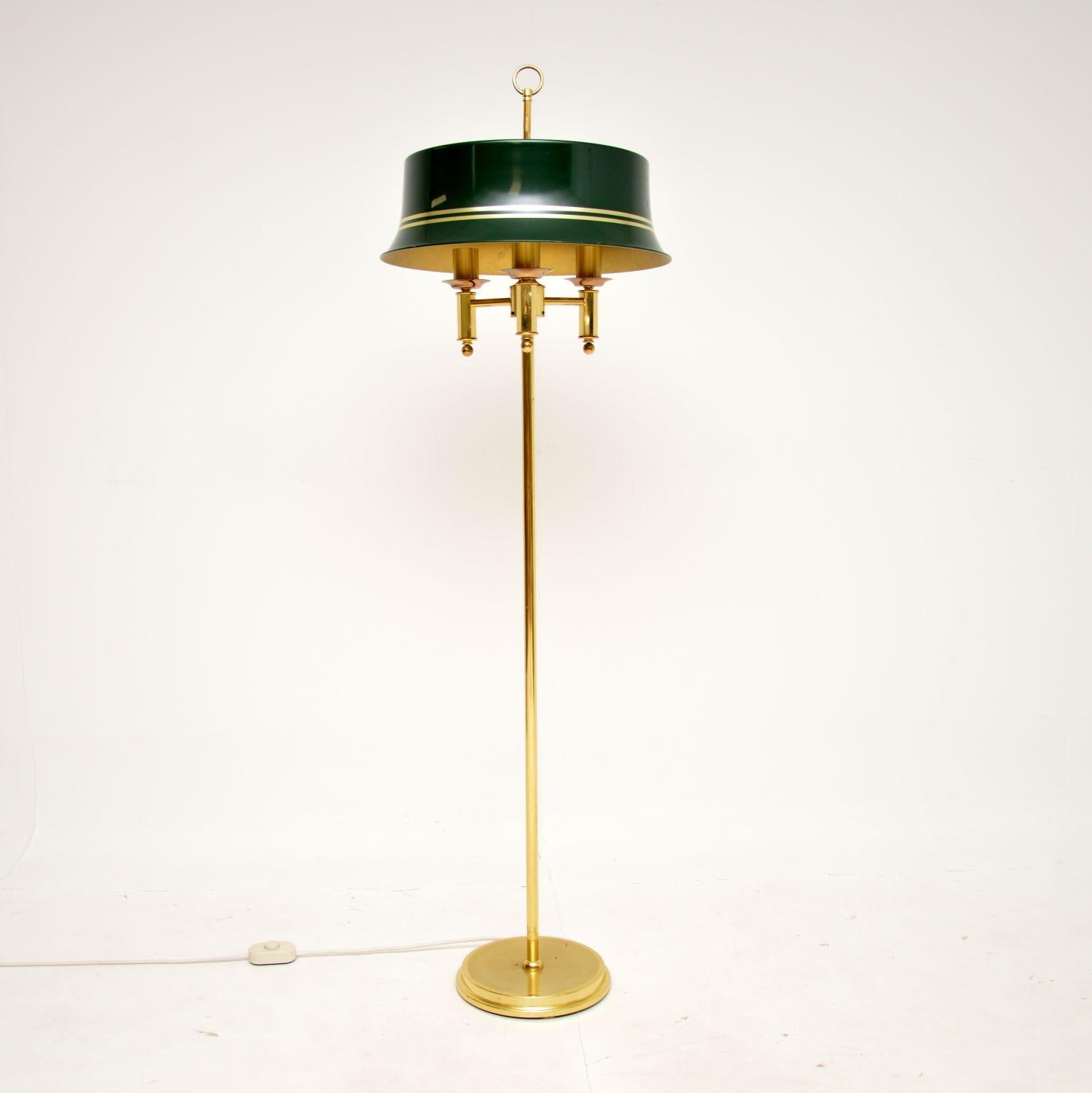 A superb vintage brass and tole floor lamp in the antique neoclassical style. This was made in England, it dates from around the 1970’s.

The quality is amazing, with a stunning green tole shade and solid brass construction throughout.

The