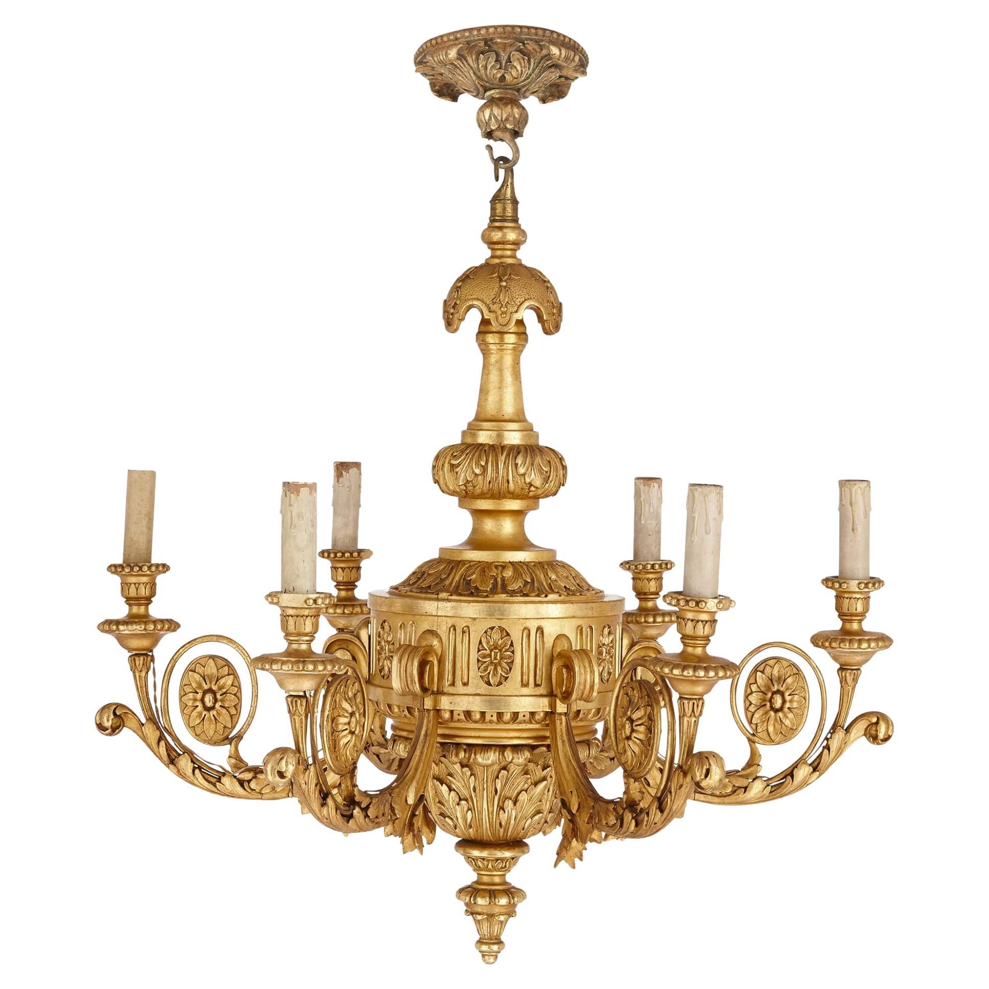 Lustre ancien de style néoclassique en bois doré sculpté en vente