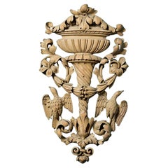 Panneau mural ancien de style néoclassique en bois de citronnier sculpté