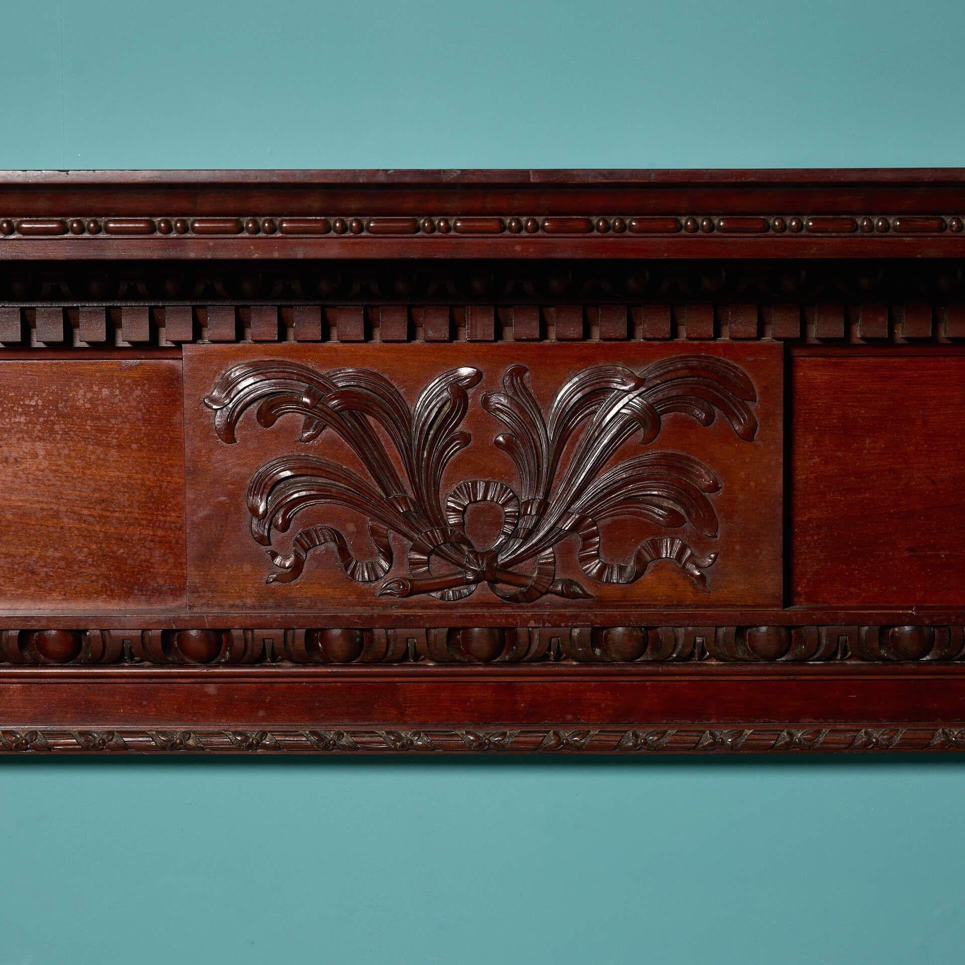 Cheminée ancienne en bois sculpté de style néoclassique État moyen - En vente à Wormelow, Herefordshire