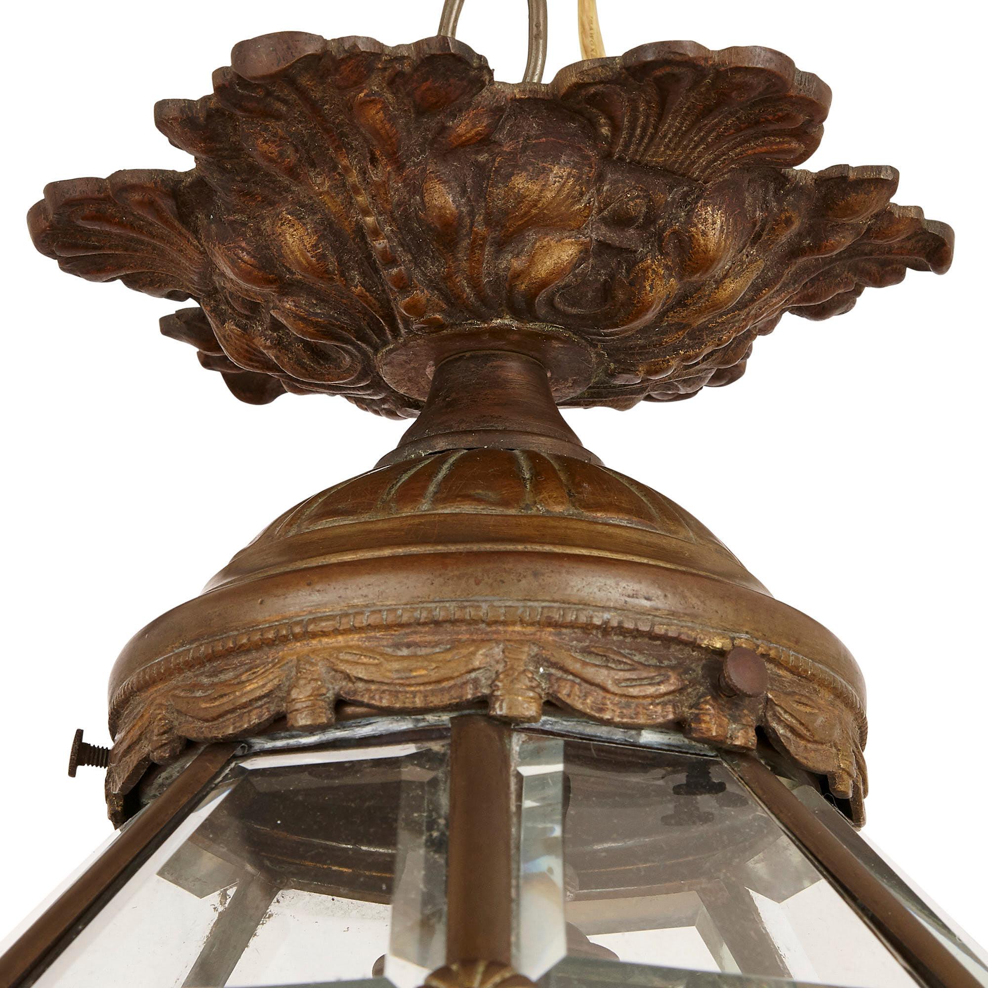 Doré Lanterne de style néoclassique ancien en verre et bronze doré en vente
