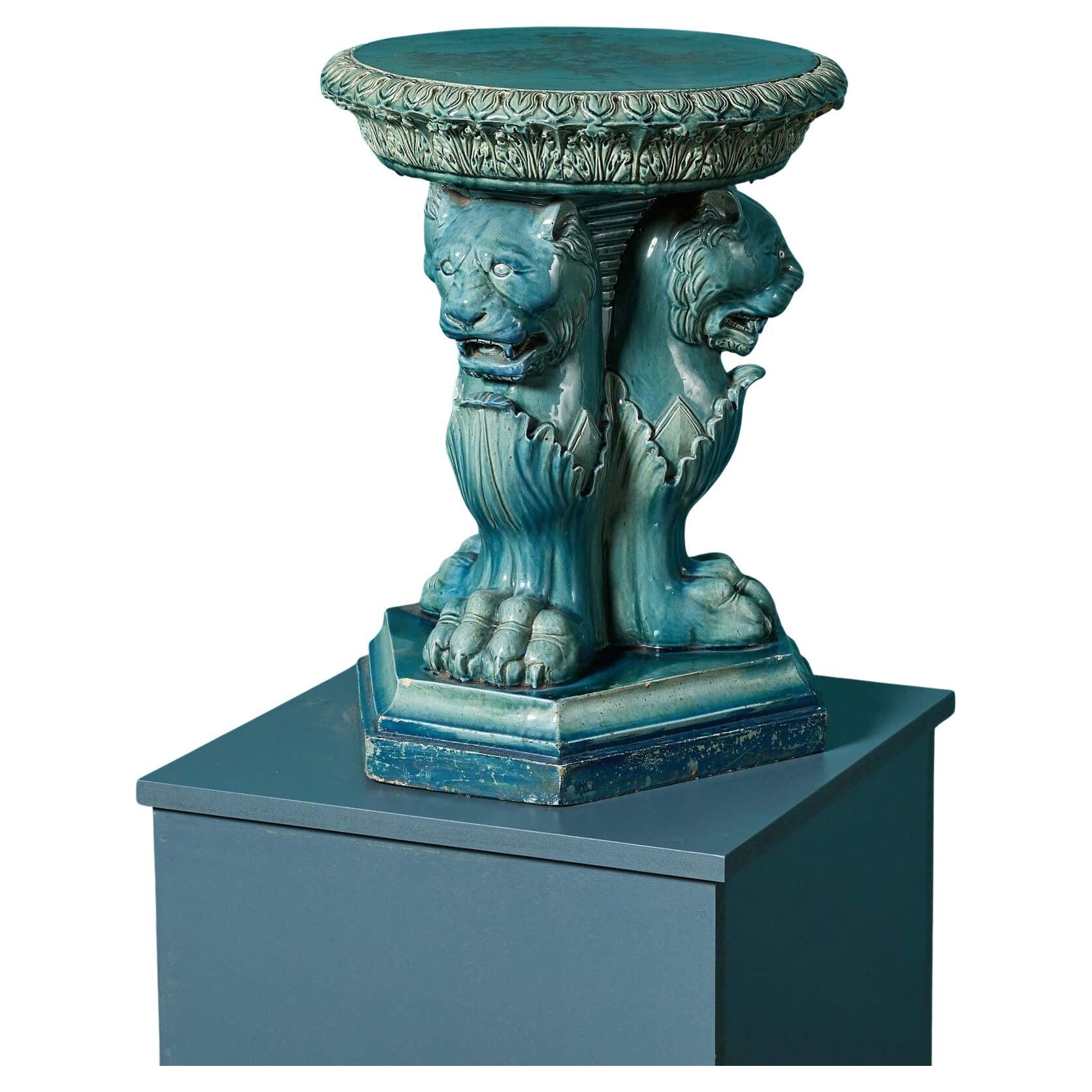 Antico cavalletto triforme smaltato blu tonale in stile neoclassico