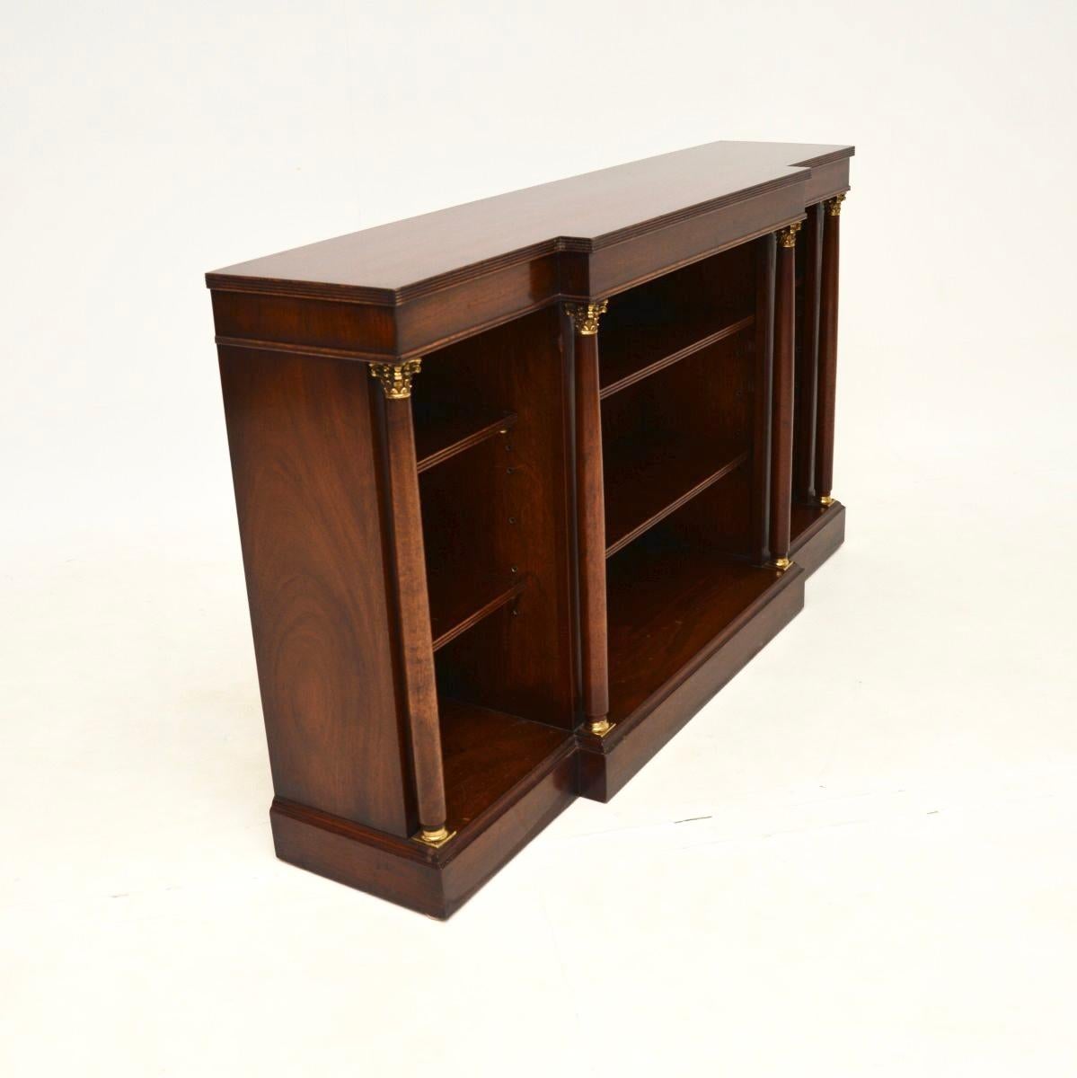 Néoclassique Bibliothèque ouverte de style néoclassique antique en vente