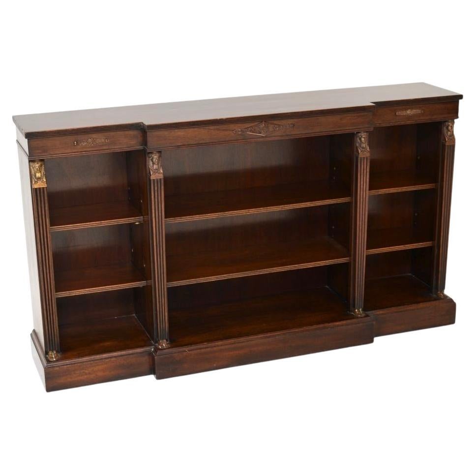 Librería abierta antigua de estilo neoclásico en venta