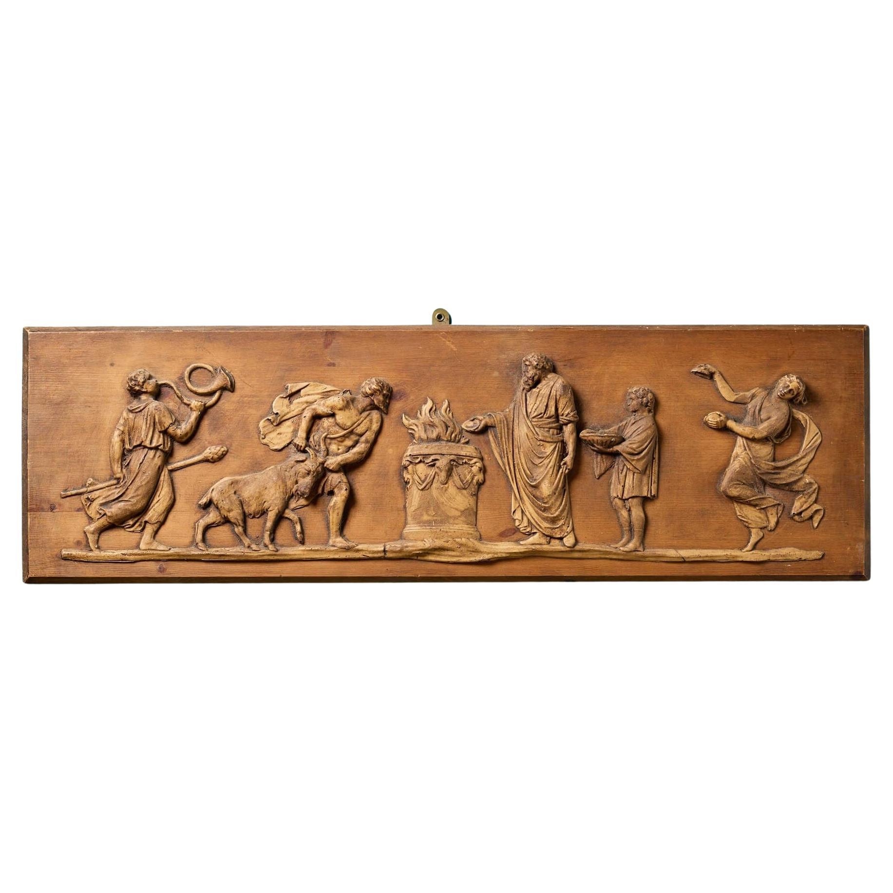 Panneau ancien en pin et composition sculpté de style néoclassique en vente
