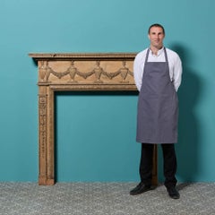 Antiker Kaminsims aus Kiefer im neoklassischen Stil