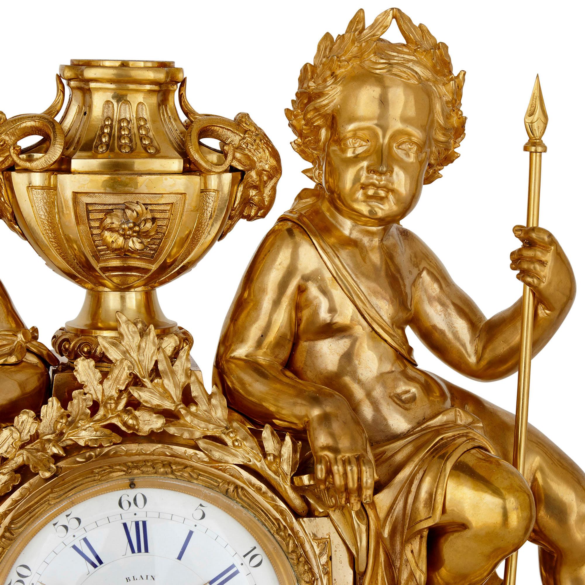 Antike dreiteilige Uhr aus vergoldeter Bronze im neoklassischen Stil (Französisch) im Angebot