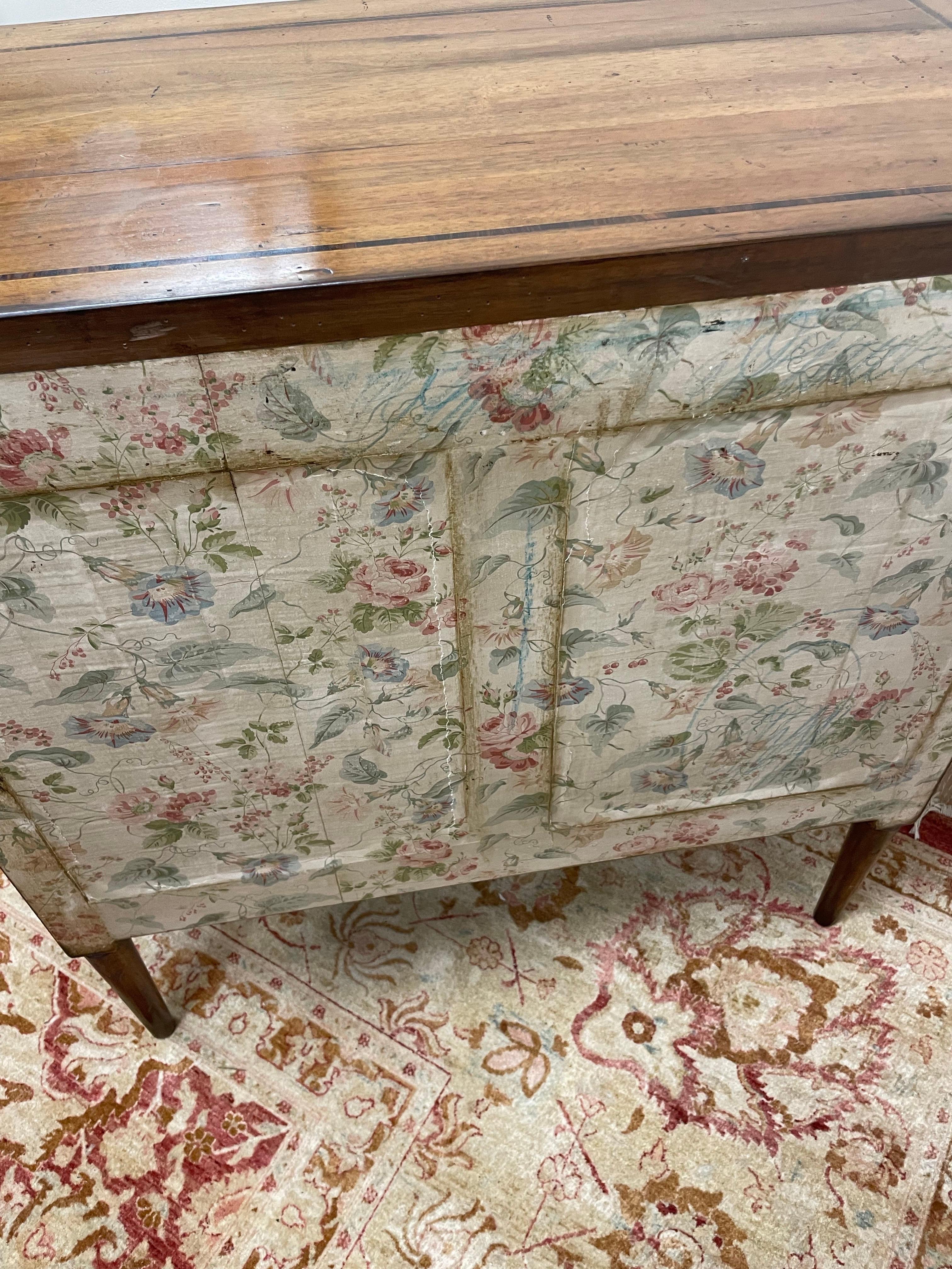 Antico cassettone neoclassico a tre cassetti in vendita 5