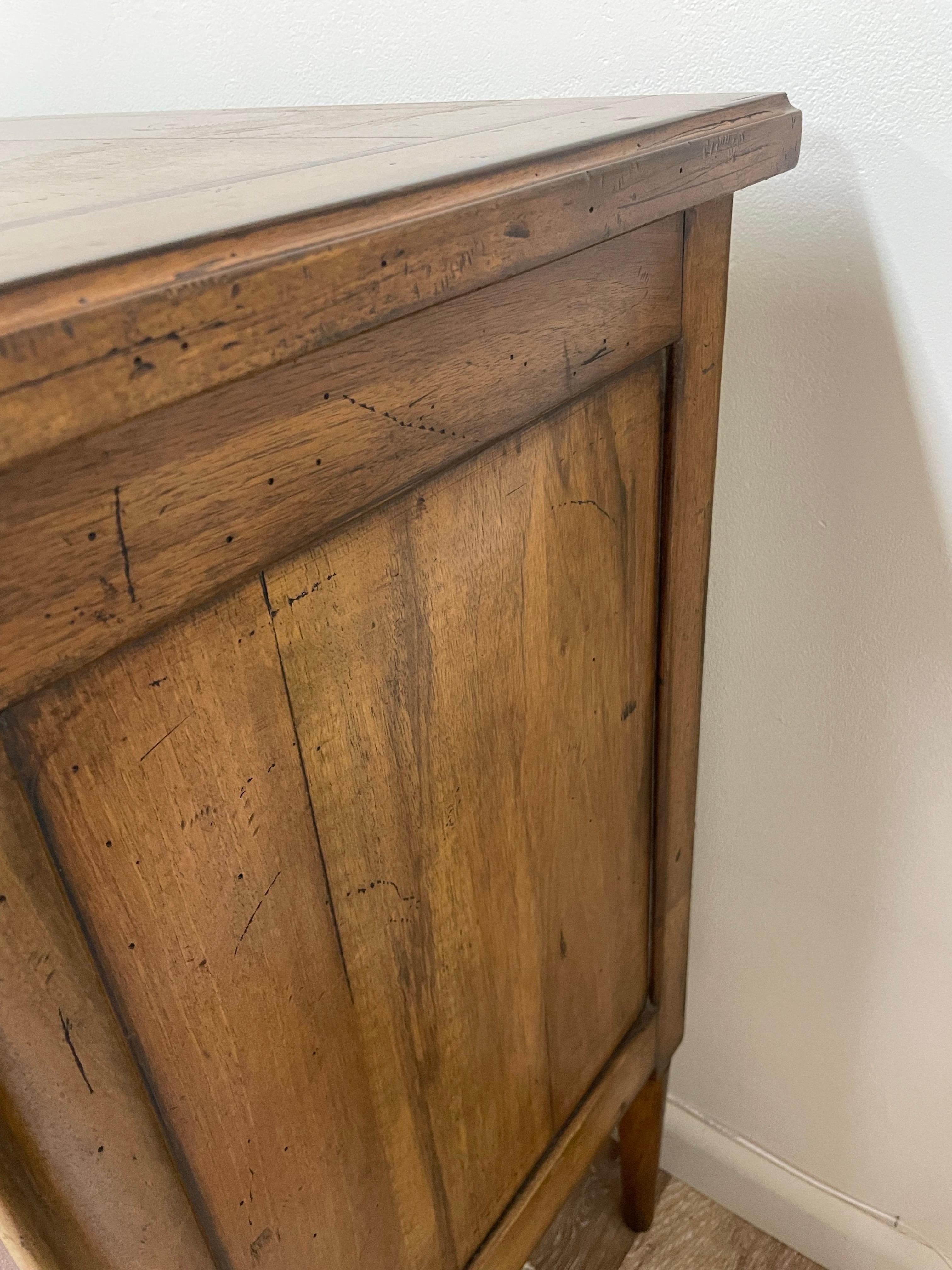 Antico cassettone neoclassico a tre cassetti in vendita 1