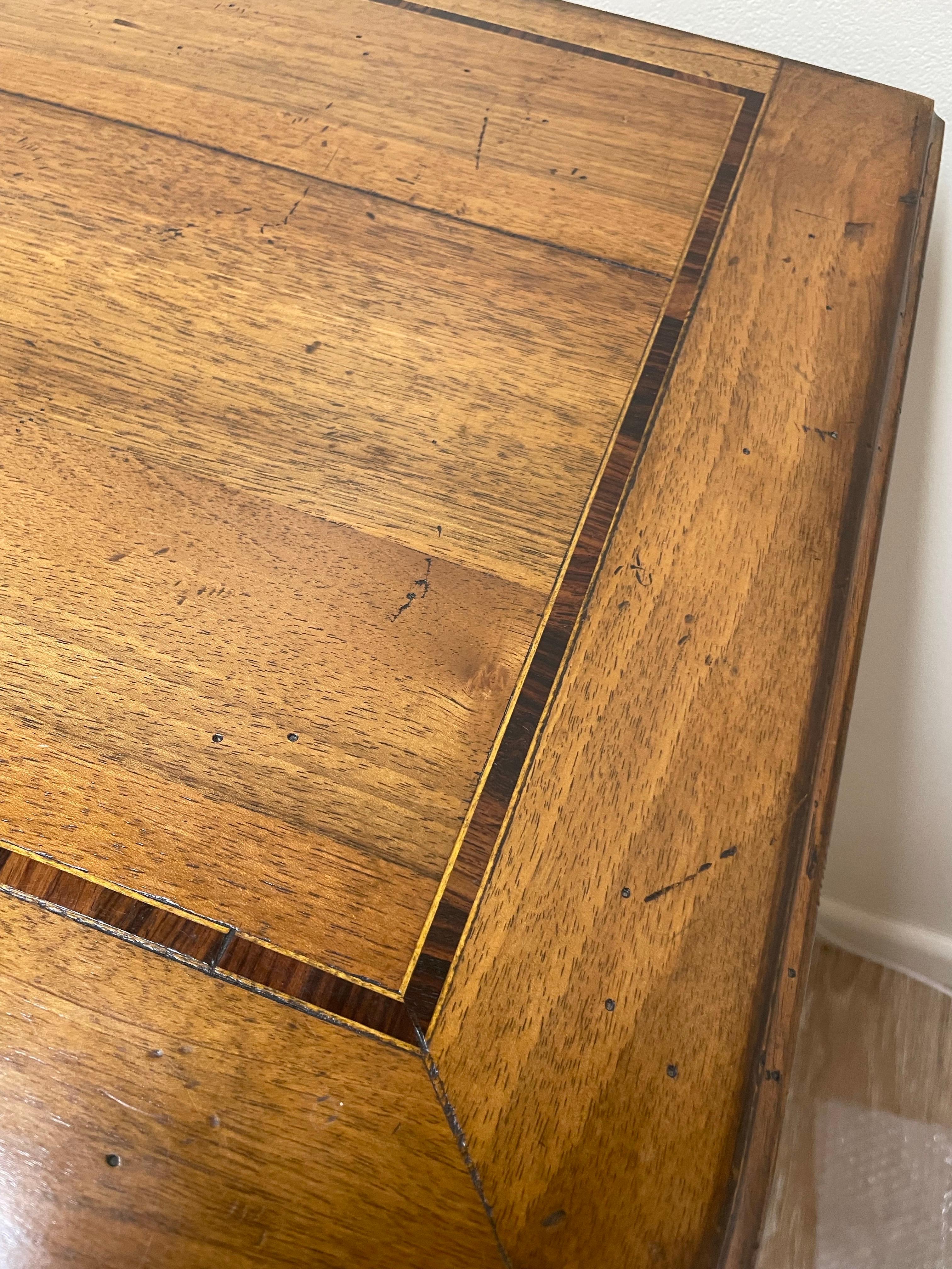 Antico cassettone neoclassico a tre cassetti in vendita 2