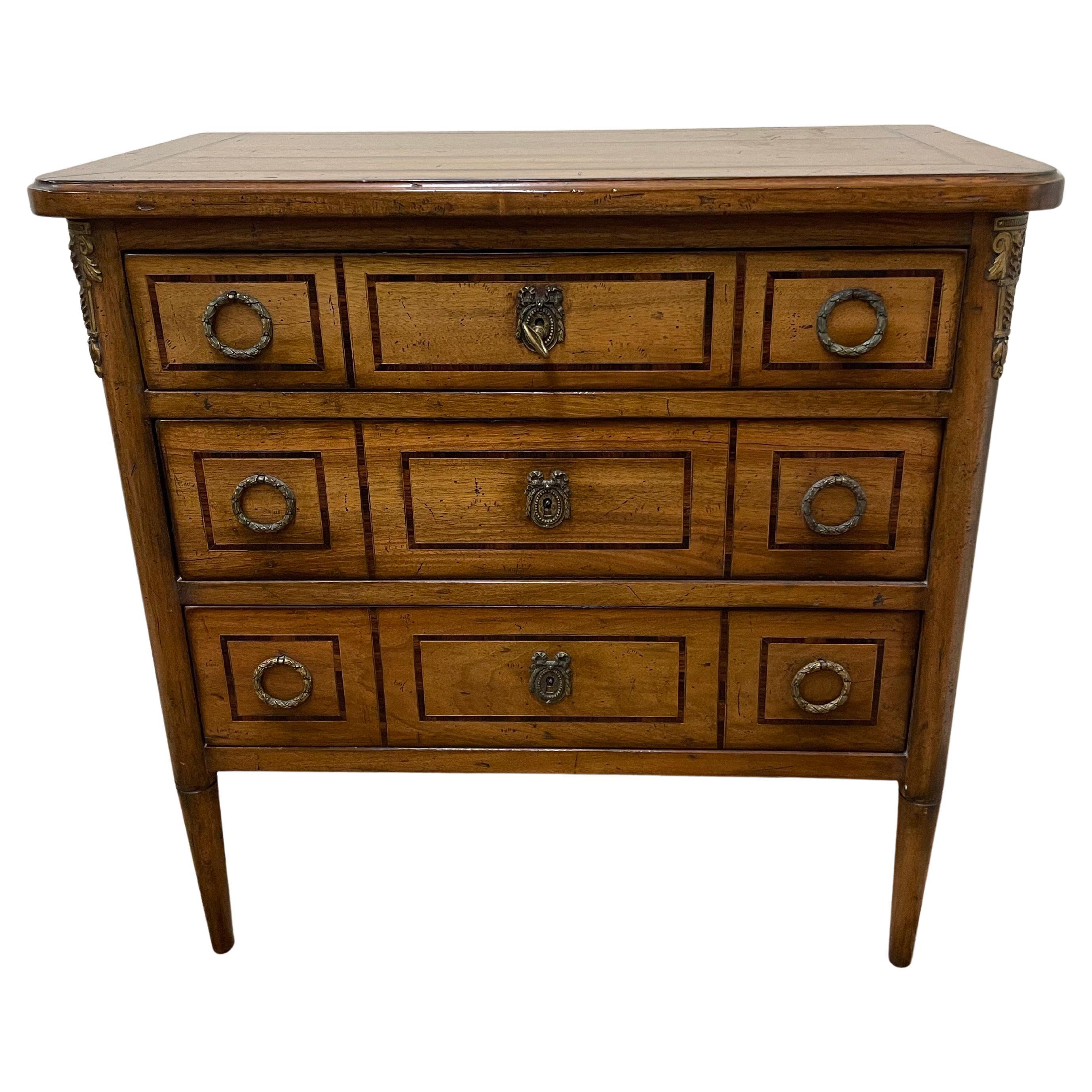 Antico cassettone neoclassico a tre cassetti in vendita