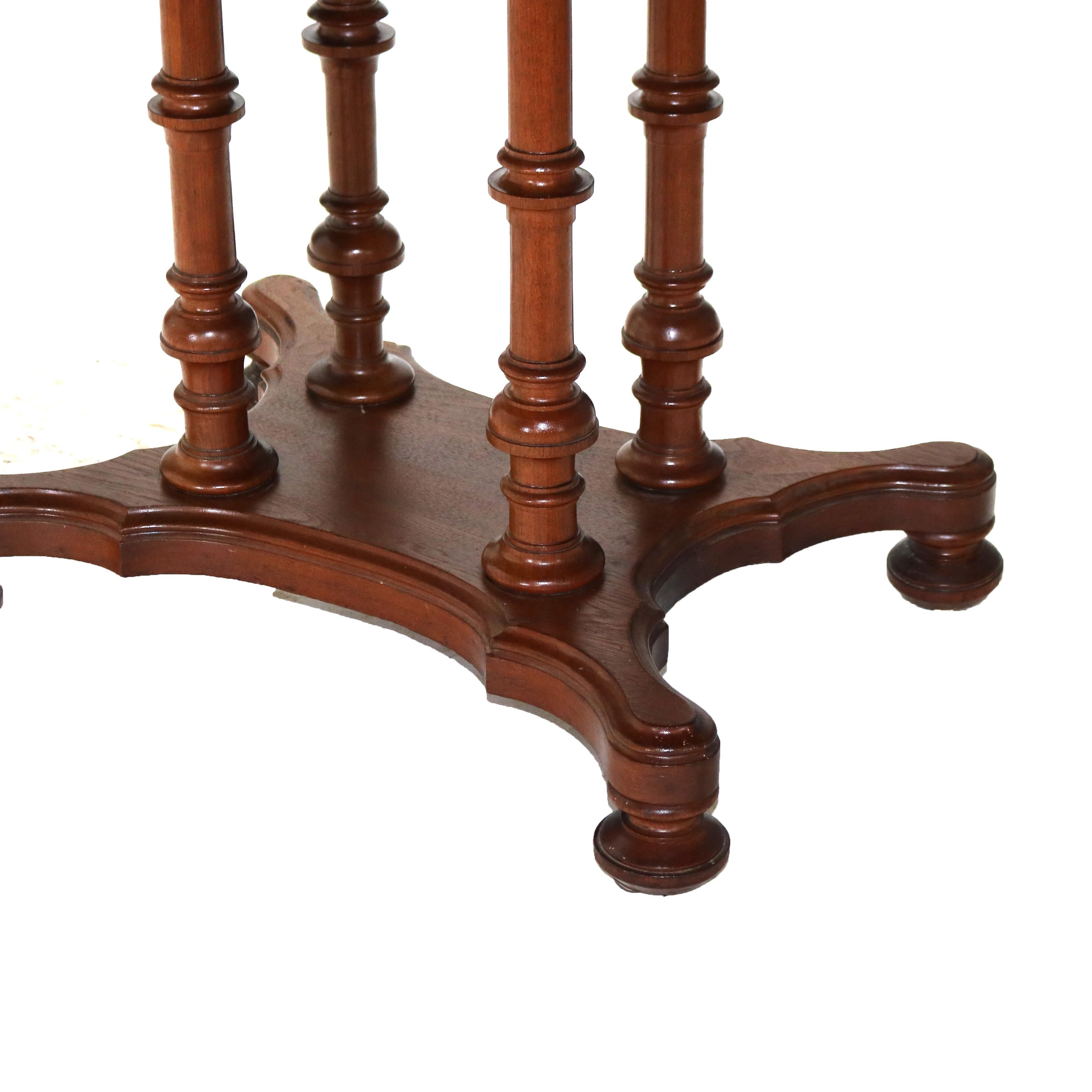 20ième siècle Table centrale ancienne néoclassique en noyer avec base à colonnes tournées C1900 en vente