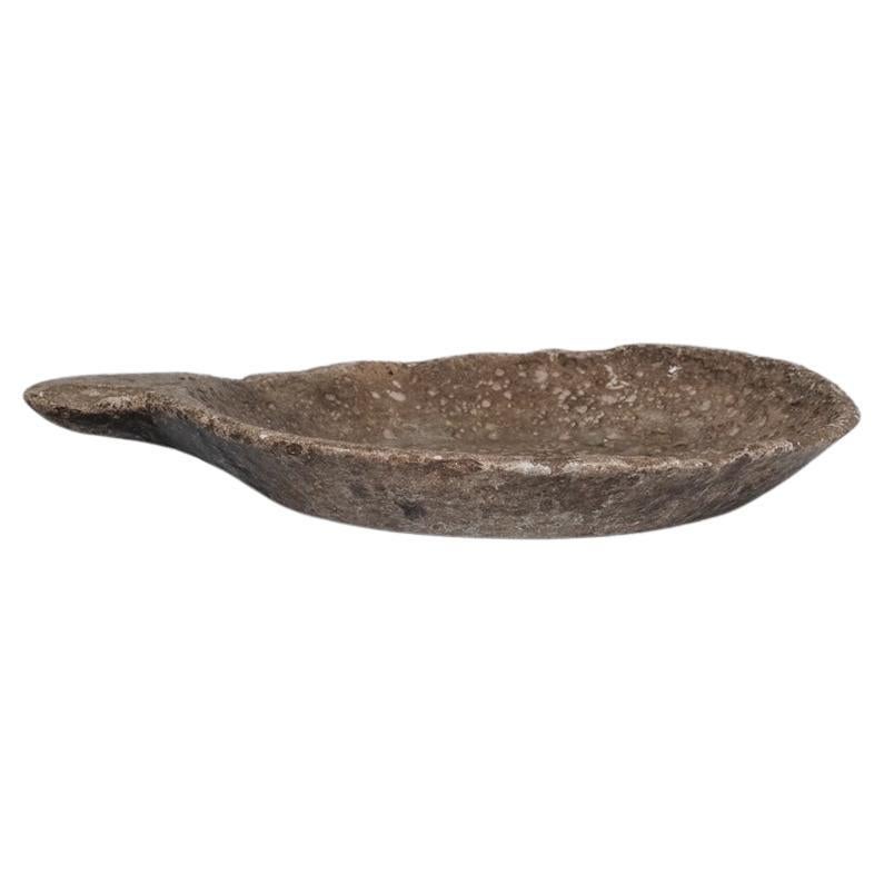 Antiguo cuenco/plato de piedra primitivo nepalí
