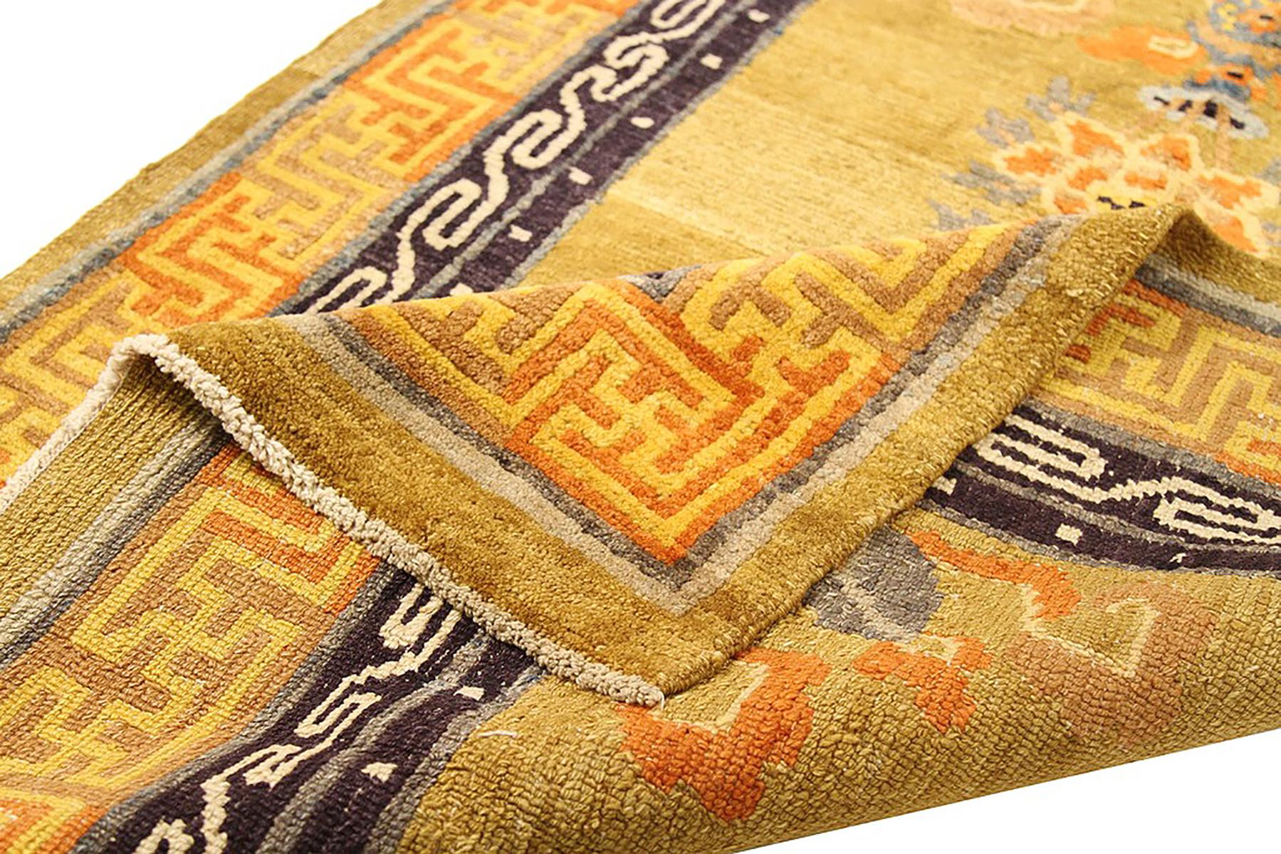 Antiker nepalesischer Teppich mit modernen Labyrinth-Mustern in Rost und Braun (Moderne) im Angebot