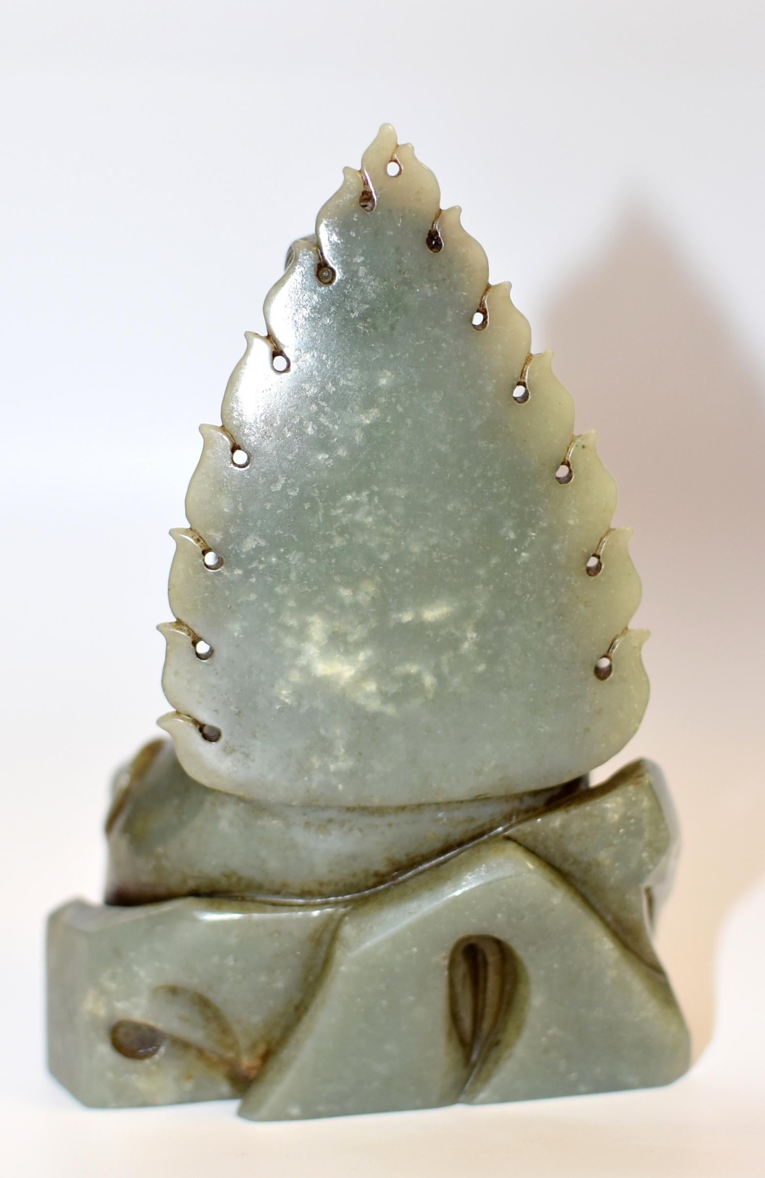 Antique Nephrite Jade Buddha Statue Qing Dynasty For Sale 1