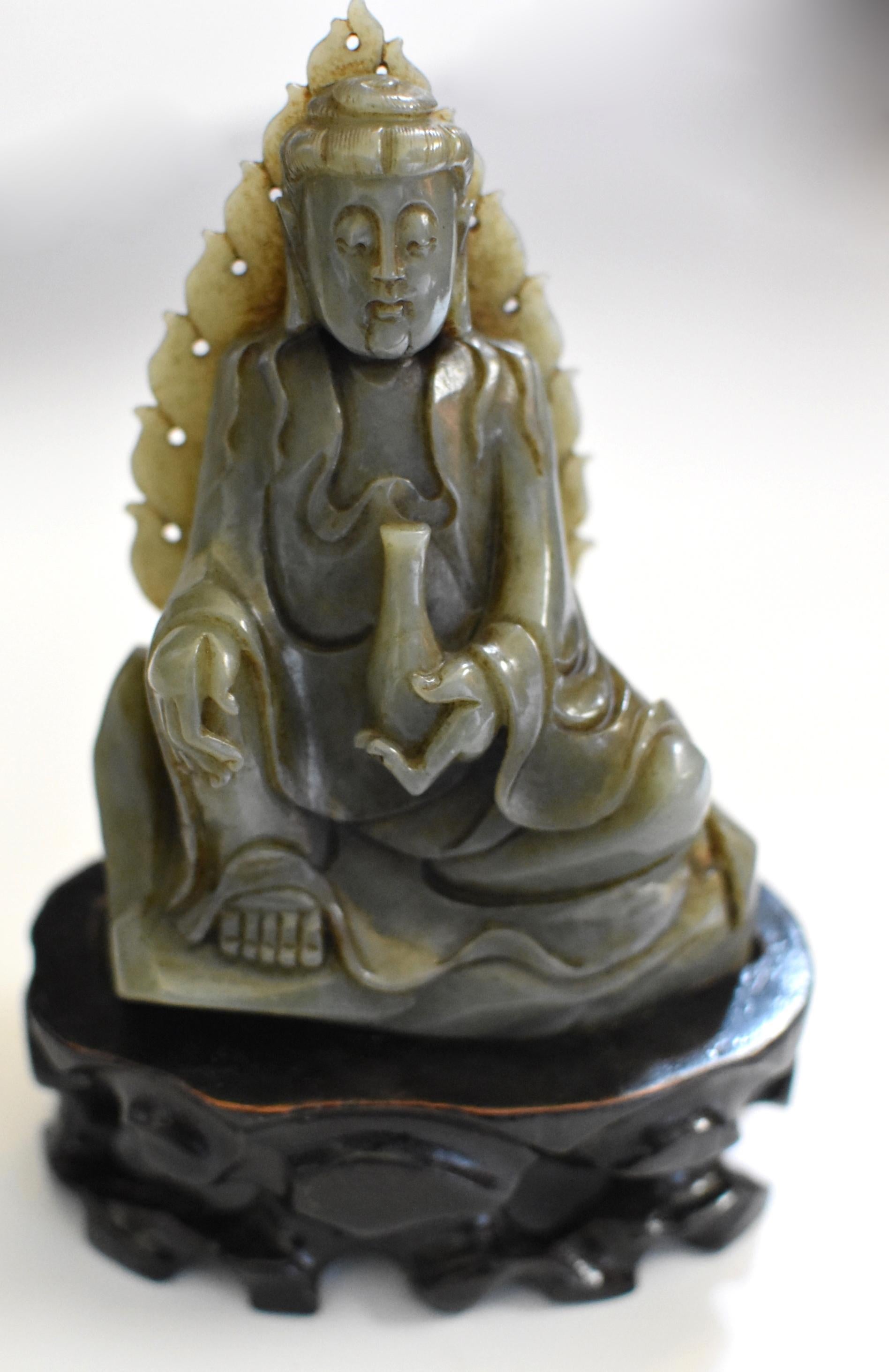 Antique Nephrite Jade Buddha Statue Qing Dynasty For Sale 5