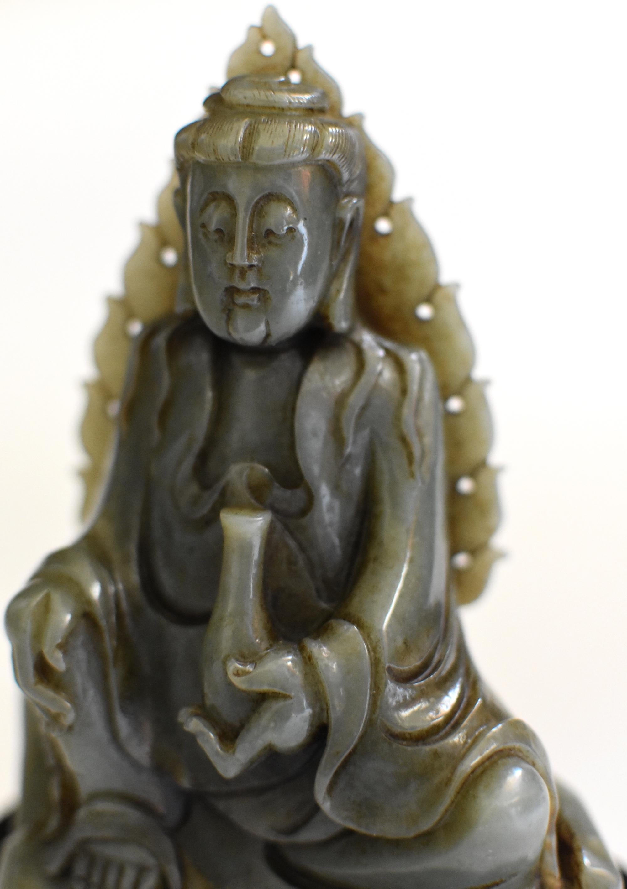 Antique Nephrite Jade Buddha Statue Qing Dynasty For Sale 6