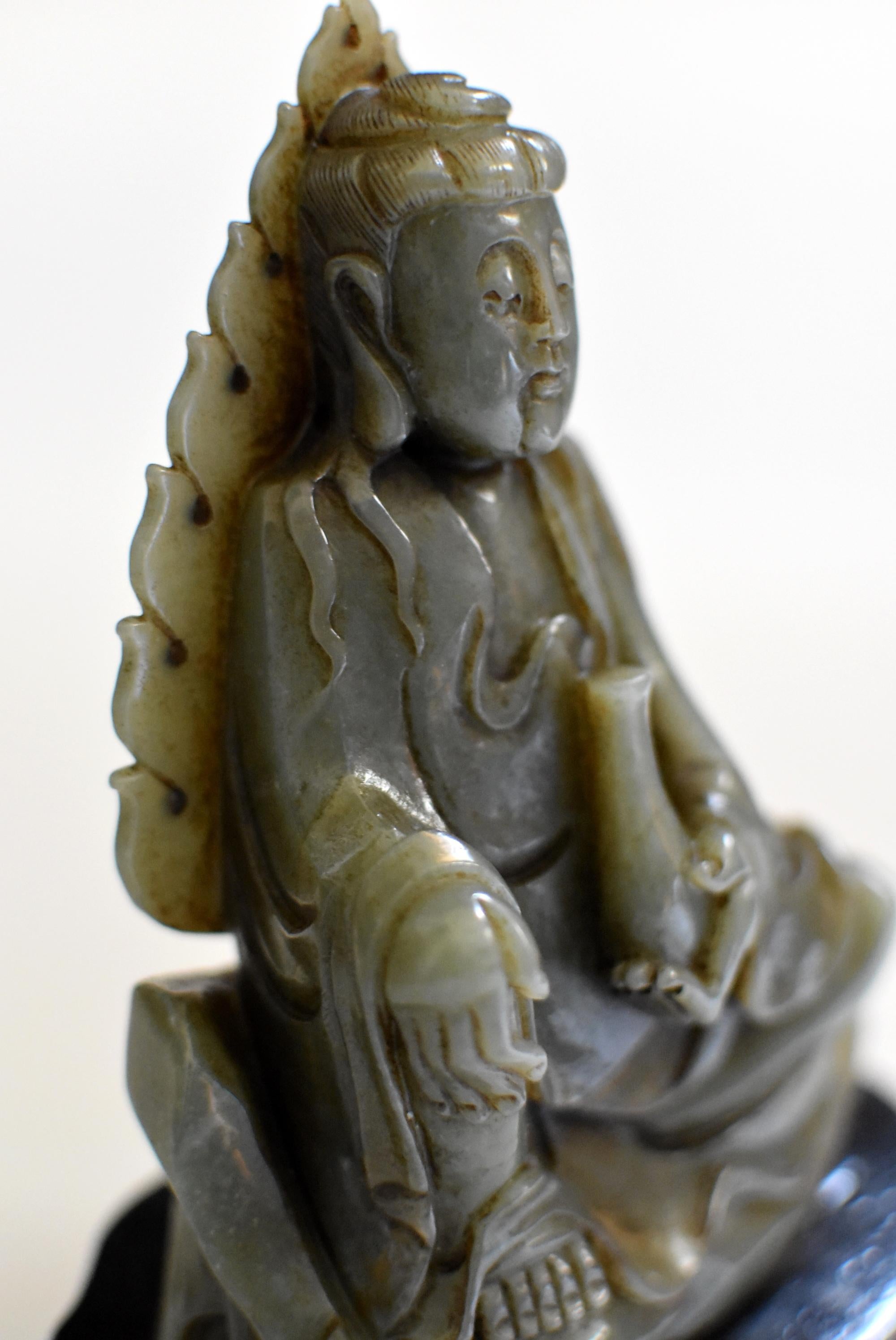Antique Nephrite Jade Buddha Statue Qing Dynasty For Sale 7